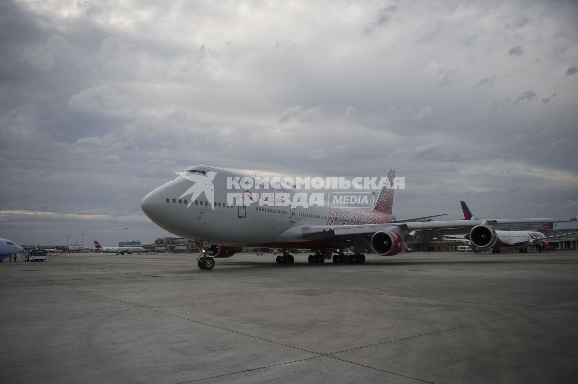 Екатеринбург. Самолет Боинг 747-400 авиакомпании \'Россия\' в аэропорту \'Кольцово\'