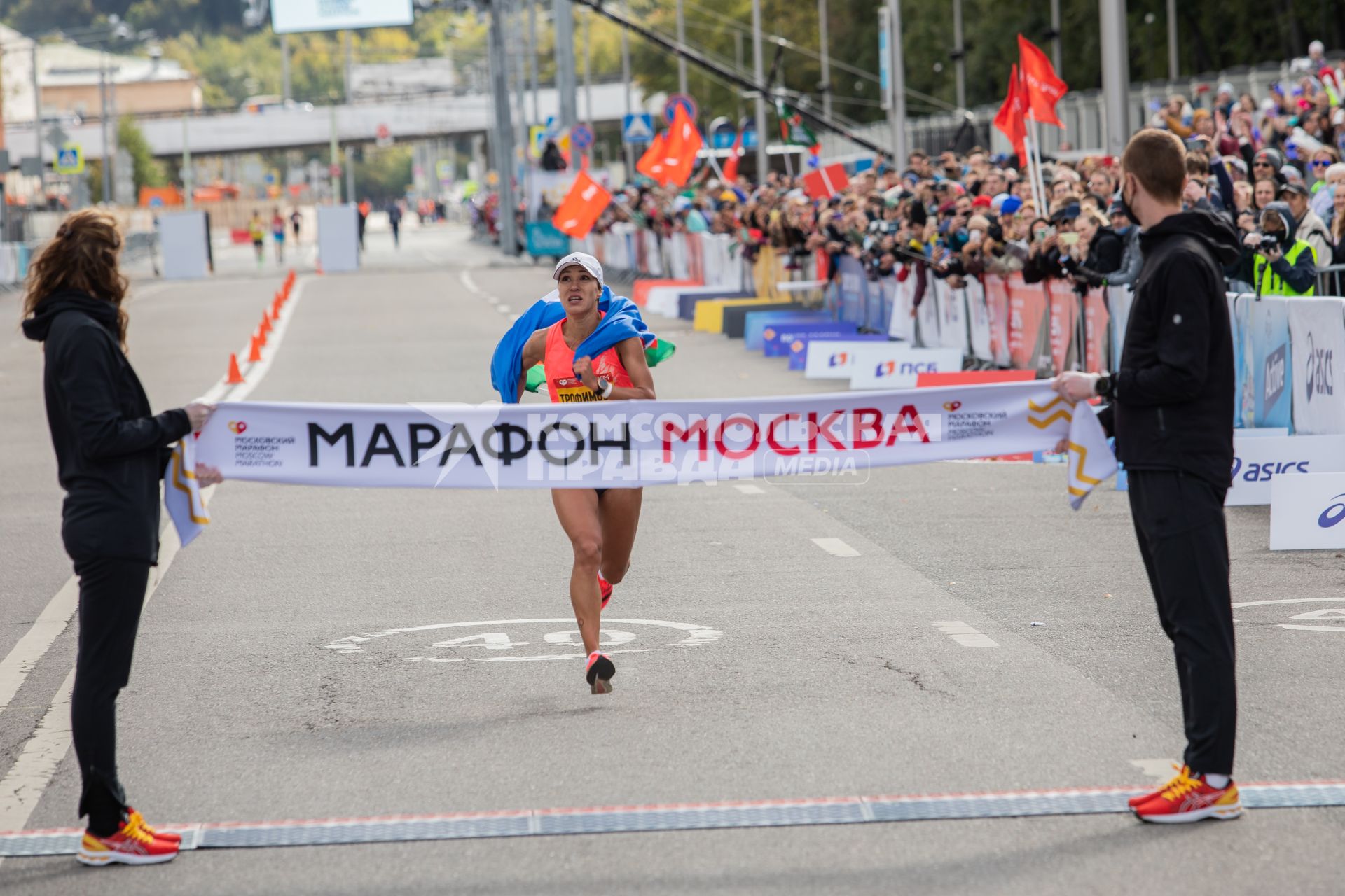 Москва. Участница Московского марафона - 2020 Сардана Трофимова во время забега.