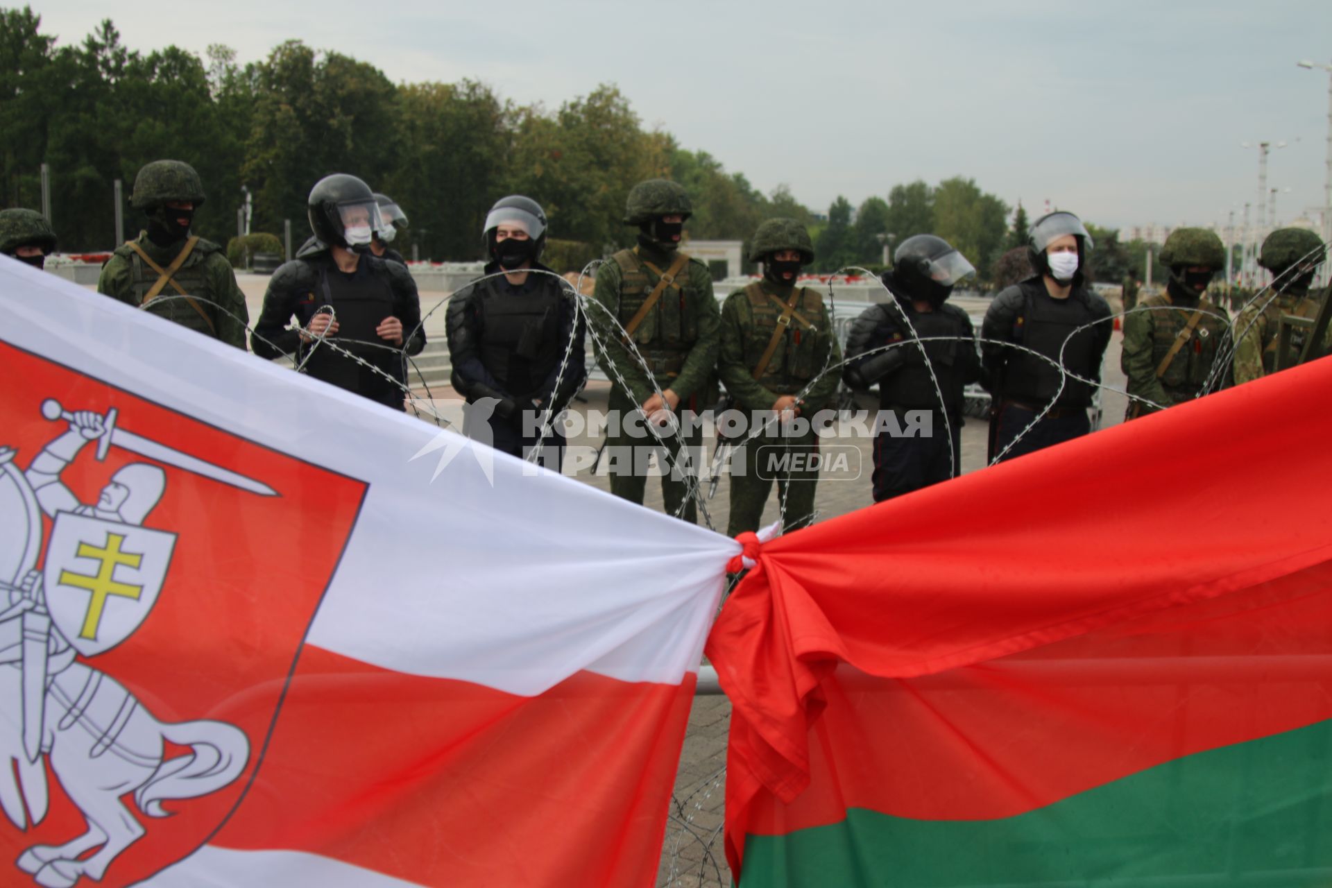 Минск. Сотрудники правоохранительных органов во время митинга против результатов выборов президента Белоруссии.  Со дня выборов президента Белоруссии 9 августа в стране прошли митинги несогласных с результатами голосования.