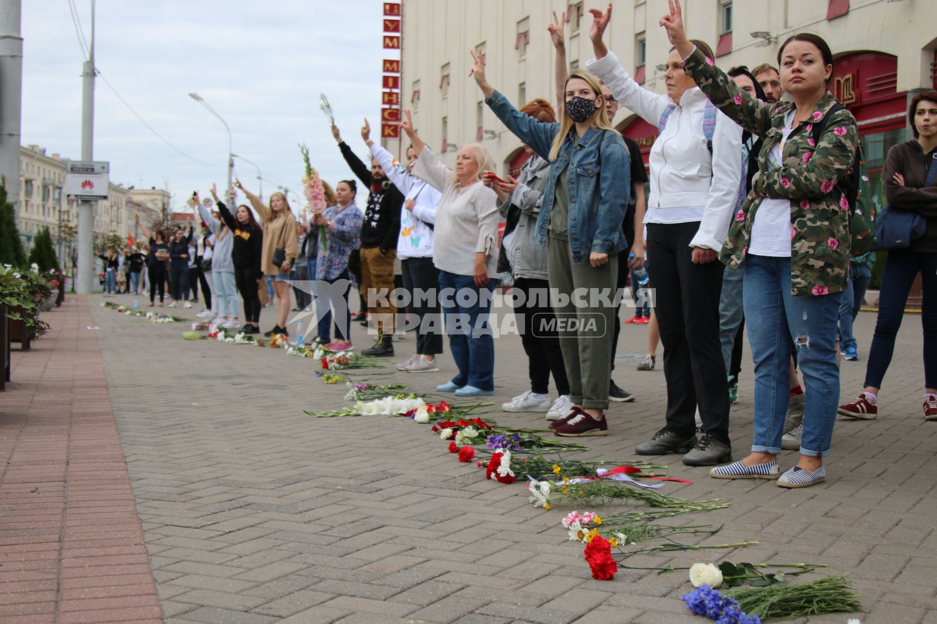 Минск. Участники акции в поддержку задержанных и пострадавших во время протестов. Со дня выборов президента Белоруссии 9 августа в стране прошли митинги несогласных с результатами голосования.