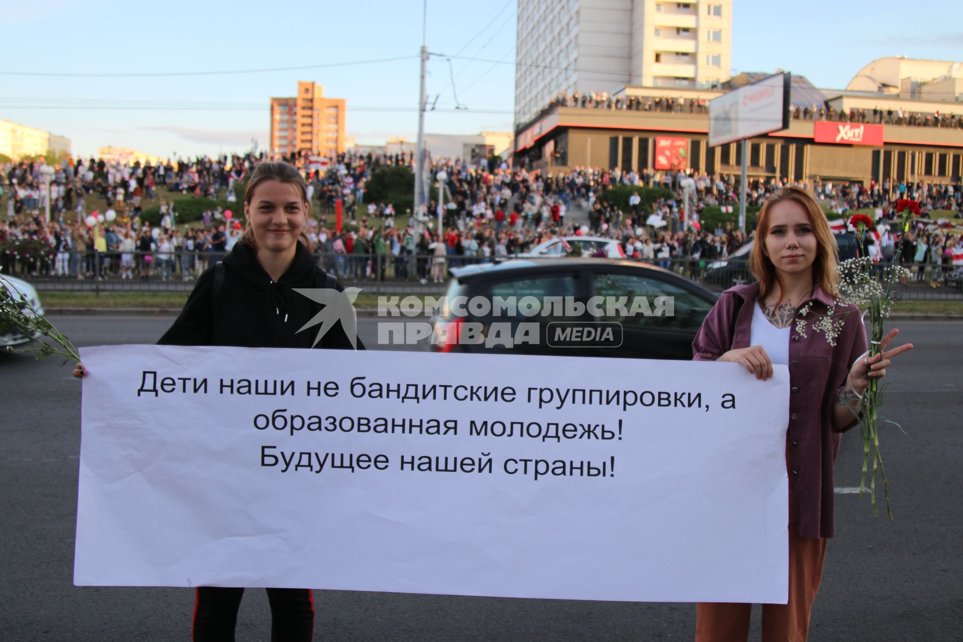 Минск. Акция в поддержку задержанных и пострадавших во время протестов. Со дня выборов президента Белоруссии 9 августа в стране прошли митинги несогласных с результатами голосования.