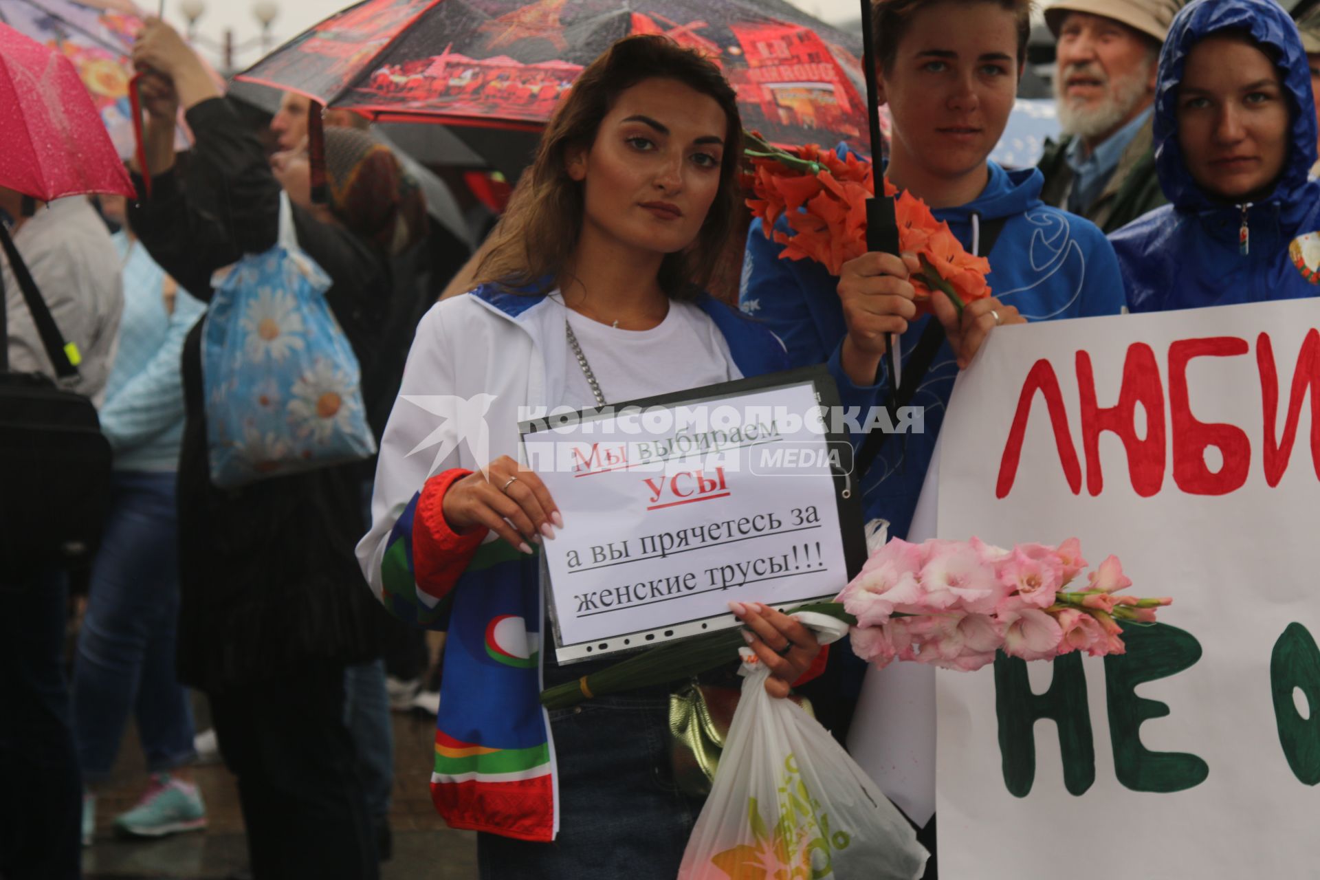 Минск. Участники митинга в поддержку президента Белоруссии Александра Лукашенко.