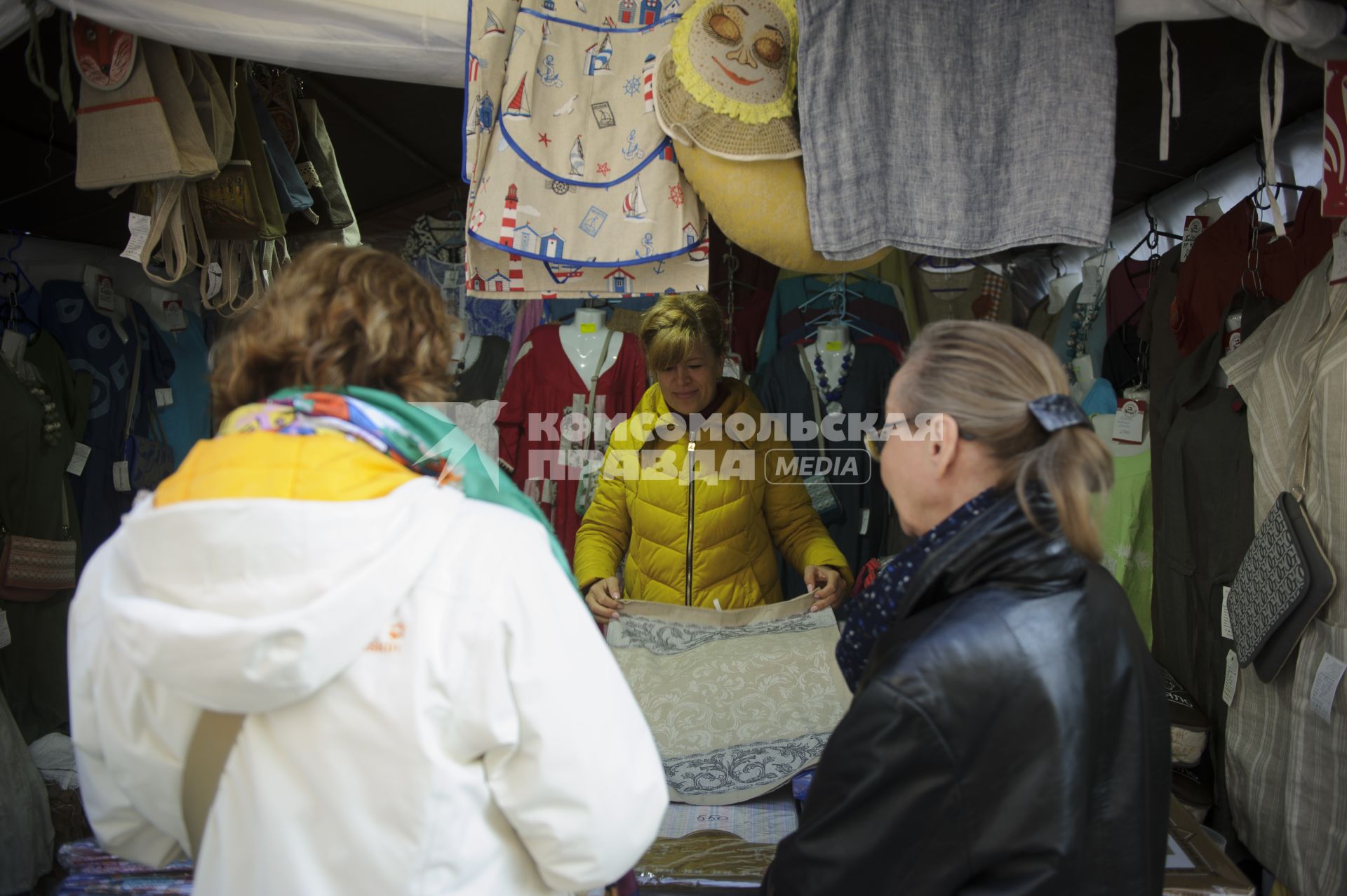 Екатеринбург. Ярмарка легкой промышленности на пешеходной улице Вайнера