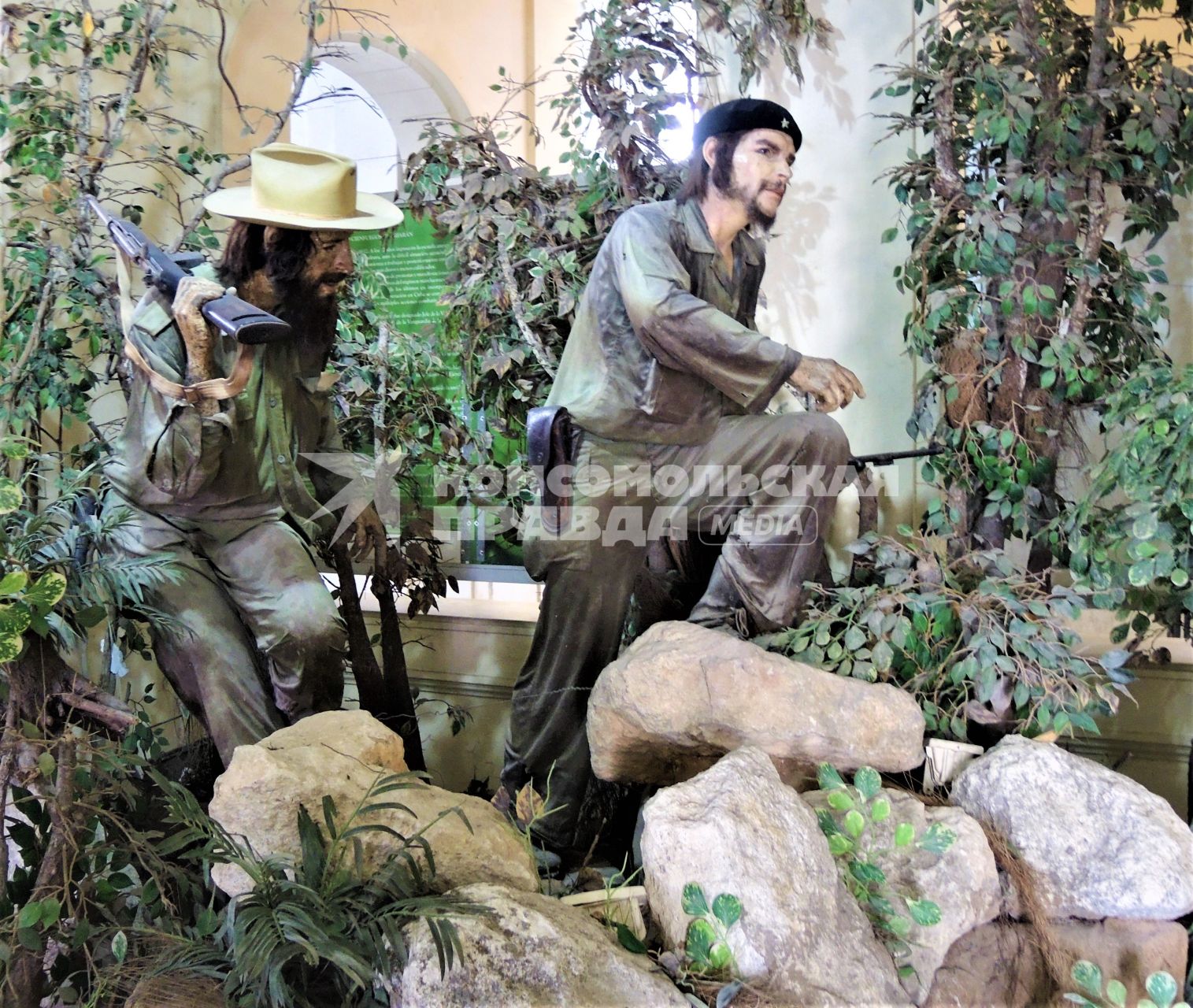 Куба. Гавана. Экспозиция, посвященная Фиделю Кастро и Эрнесто Че Гевара в музее.