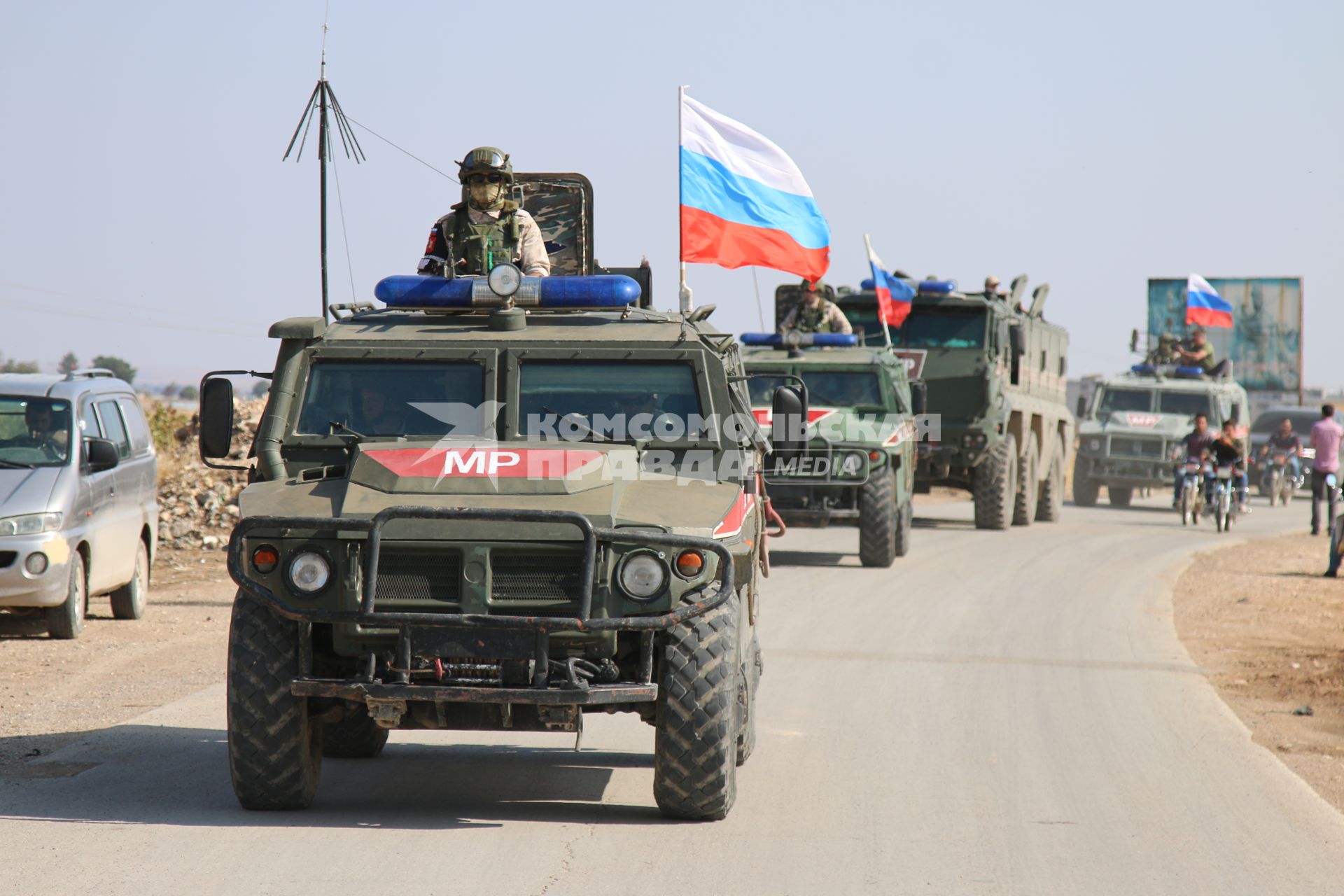 Сирия. Провинция Халеб. г.Кобани. Колонна военной полиции РФ направляется в сторону границы Сирии с Турцией для патрулирования.