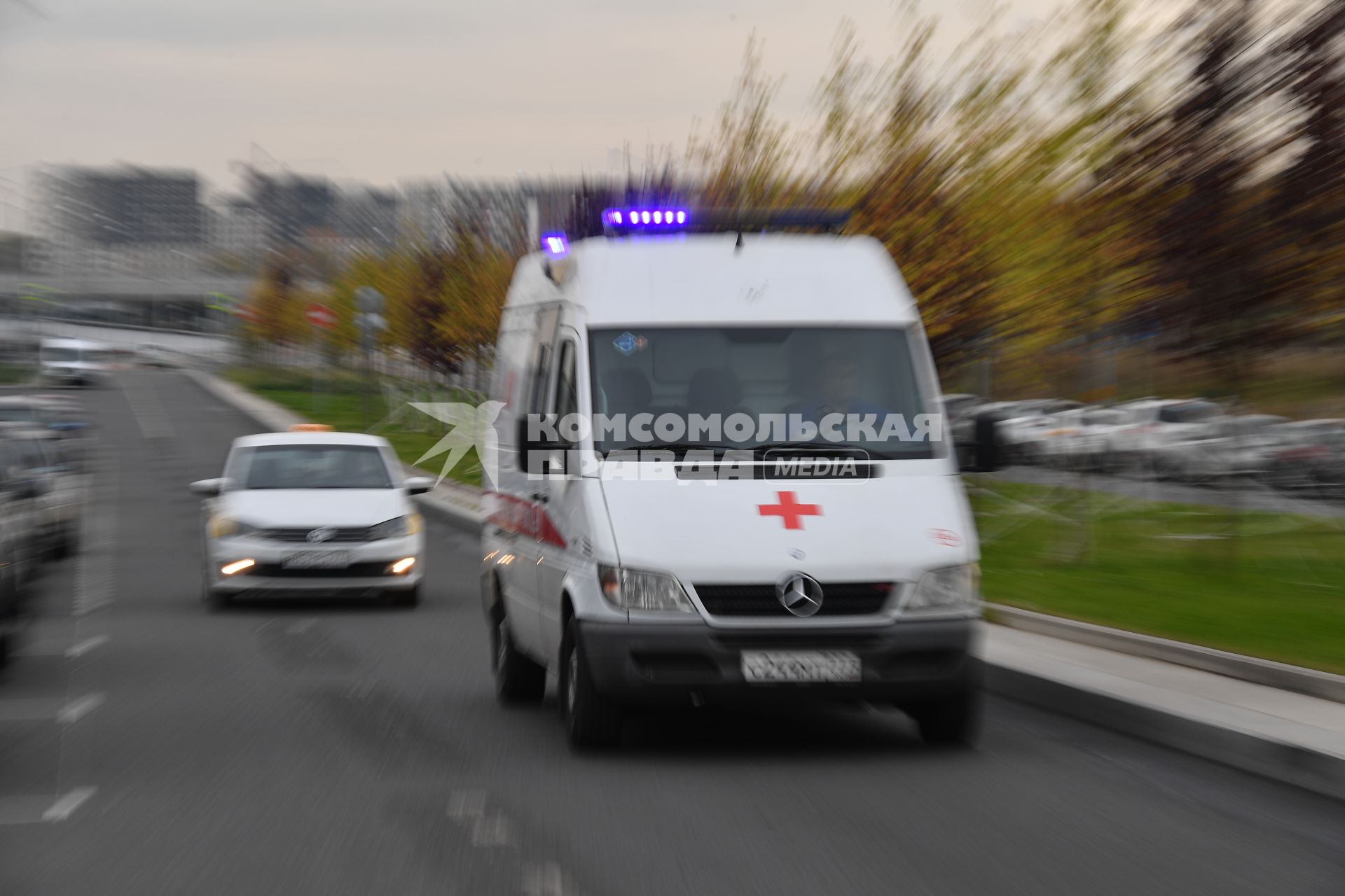 Москва.  Автомобиль скорой помощи.