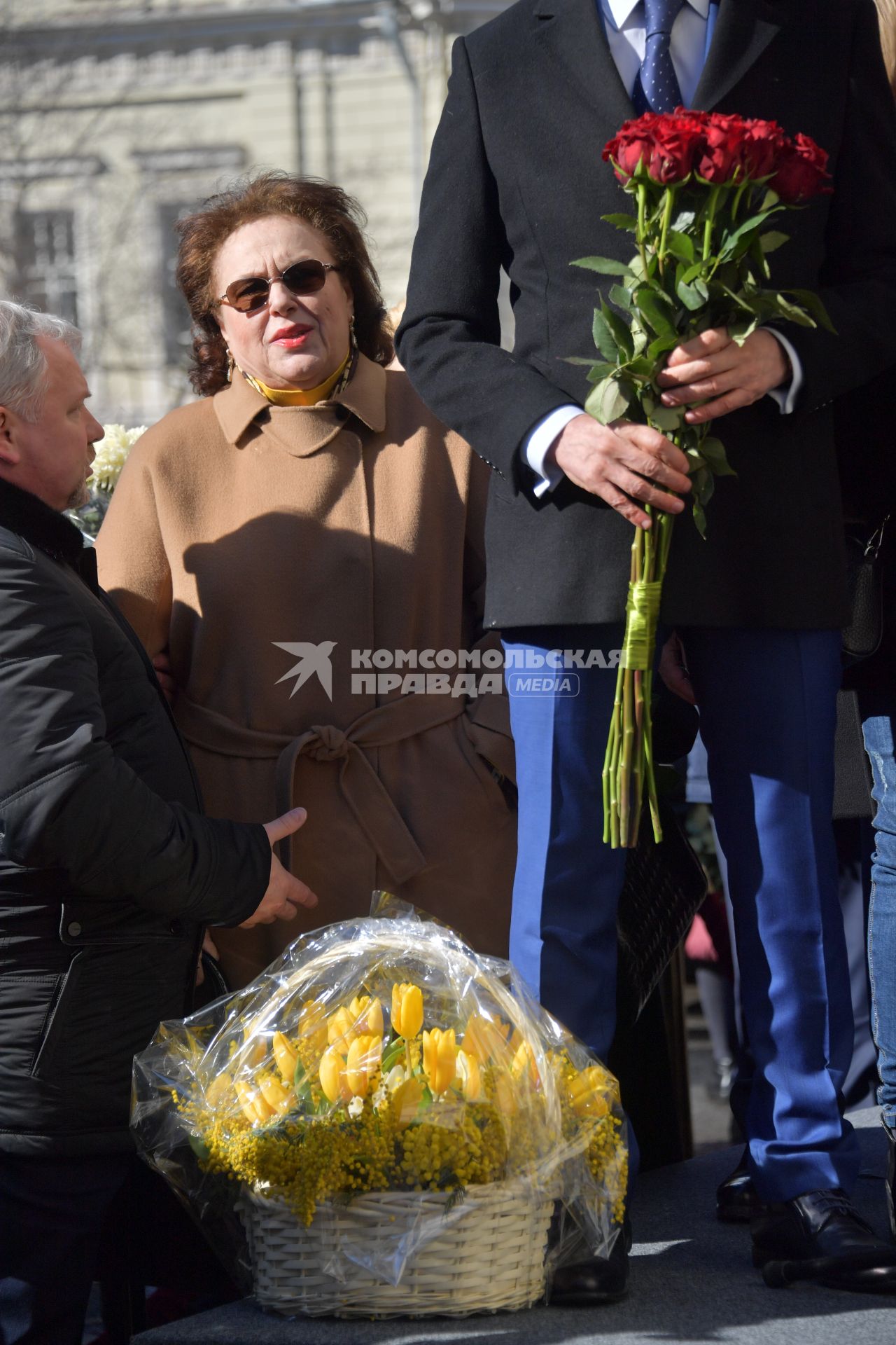 Москва. Сестра И.Кобзона Гелена Кандель на открытии мемориальной доски певцу, депутату Государственной думы РФ Иосифу Кобзону на фасаде здания Российской академии музыки имени Гнесиных.