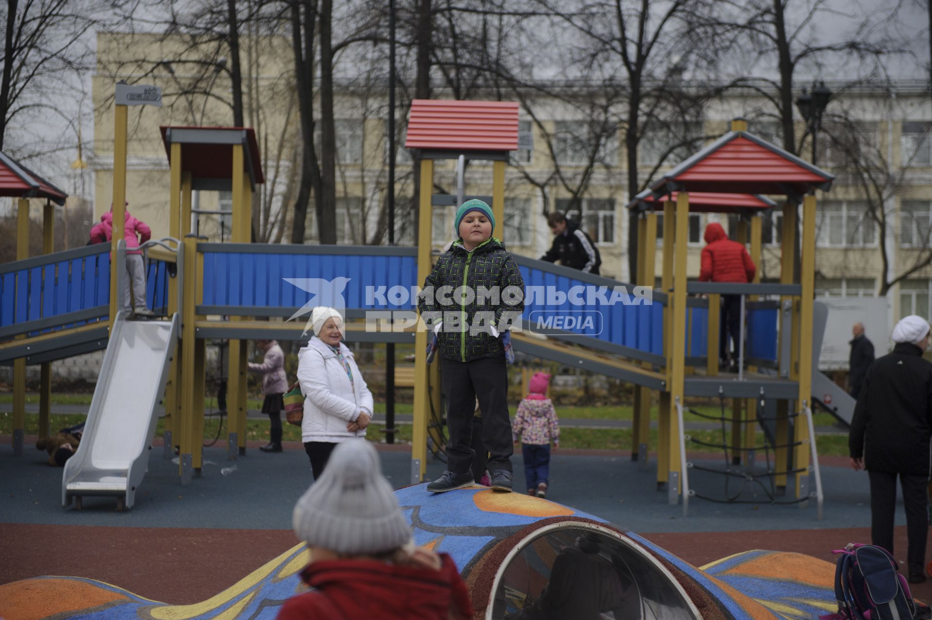 Екатеринбург. Детская площадка на территории сквера им.Орджоникидзе открытого после реконструкции