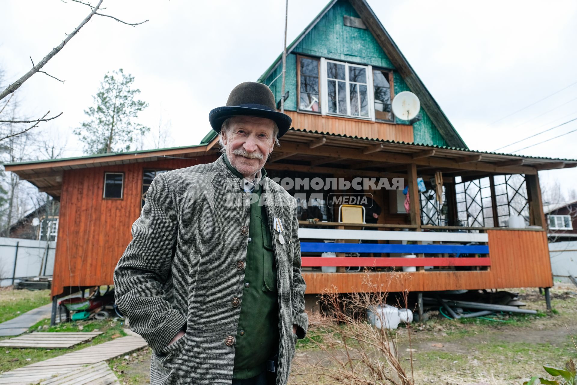 Ленинградская область. д.Керро. Актер Иван Краско на своей даче.