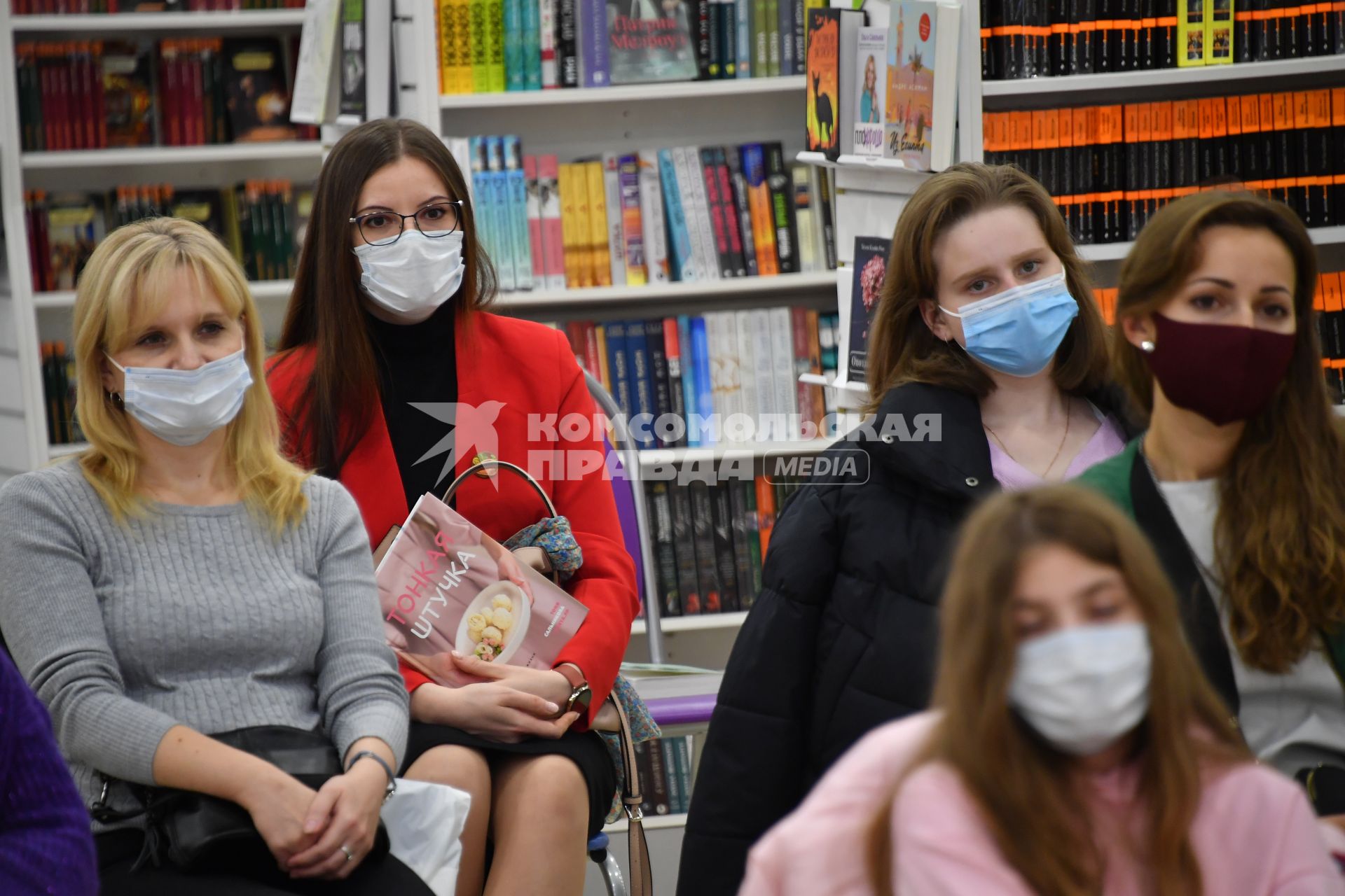 Москва.   Презентация книги Тони Сальниковой `Тонкая штучка`в магазине `Читай-город` в ТЦ `Европейский`.