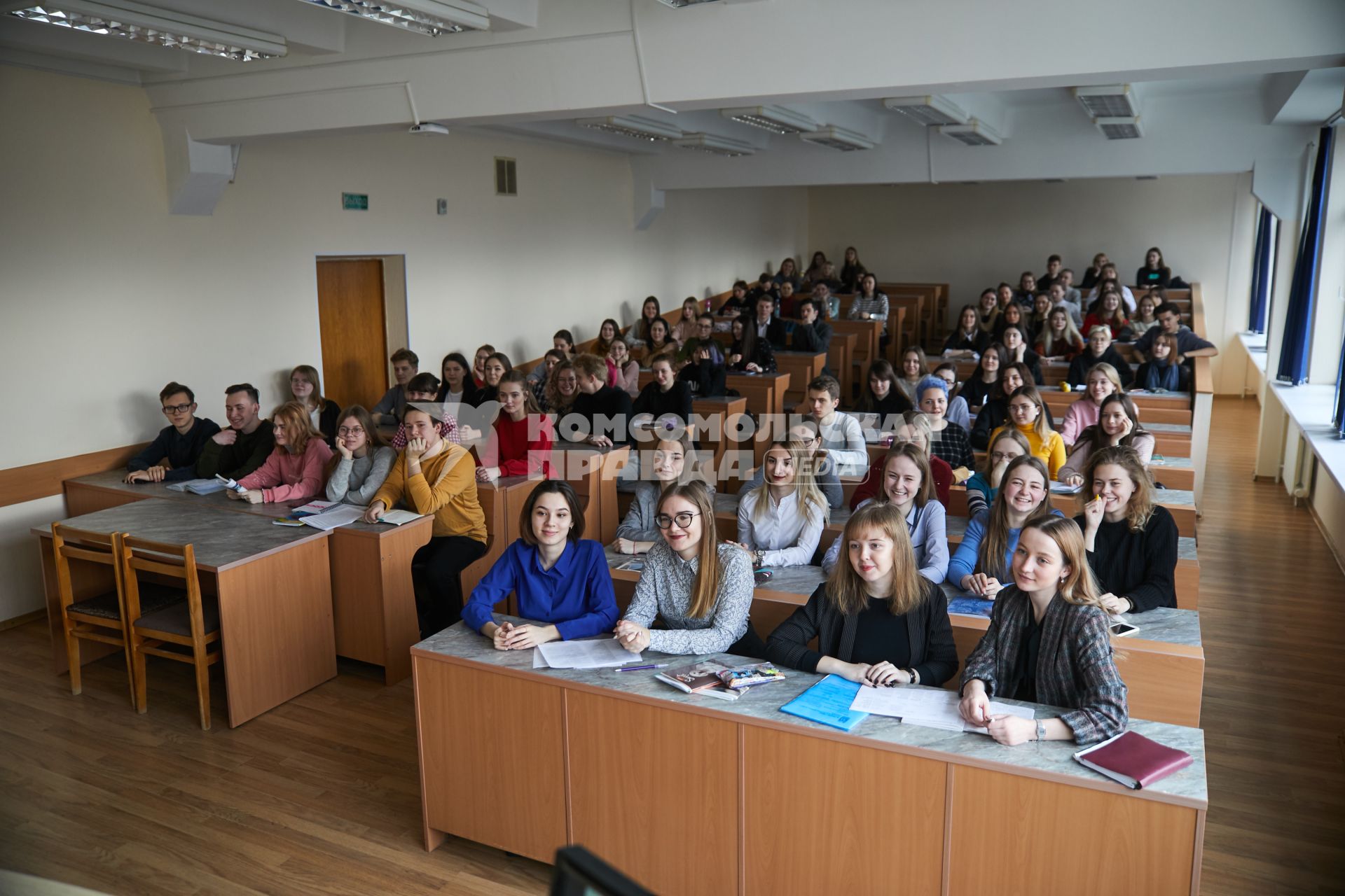 Белоруссия. Минск. Студенты на лекции в аудитории.