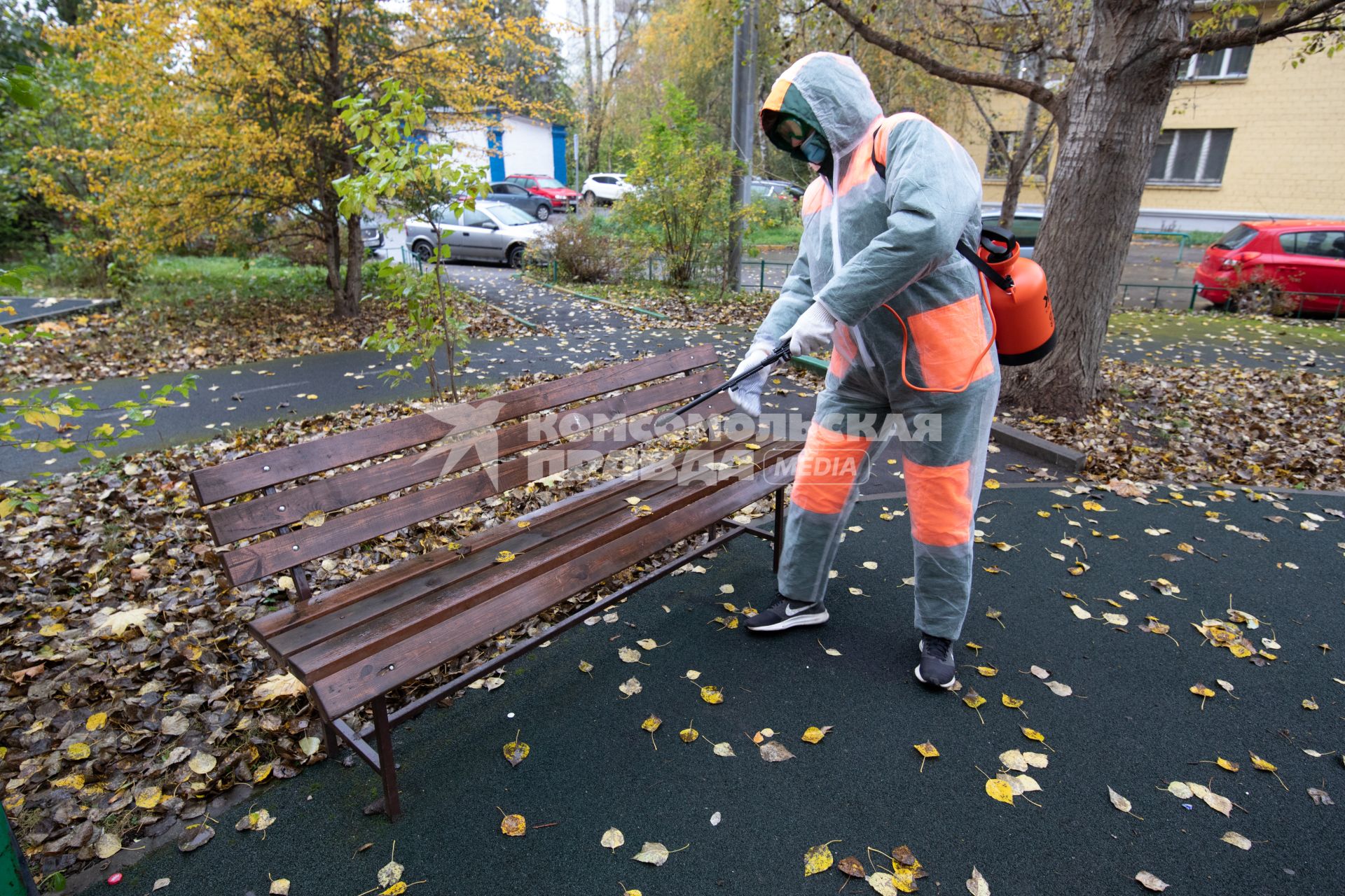 Москва. Корреспондент `Комсомольской правды` Андрей Абрамов устроился дворником в управляющую компанию `Жилищник` в московском районе Свиблово.