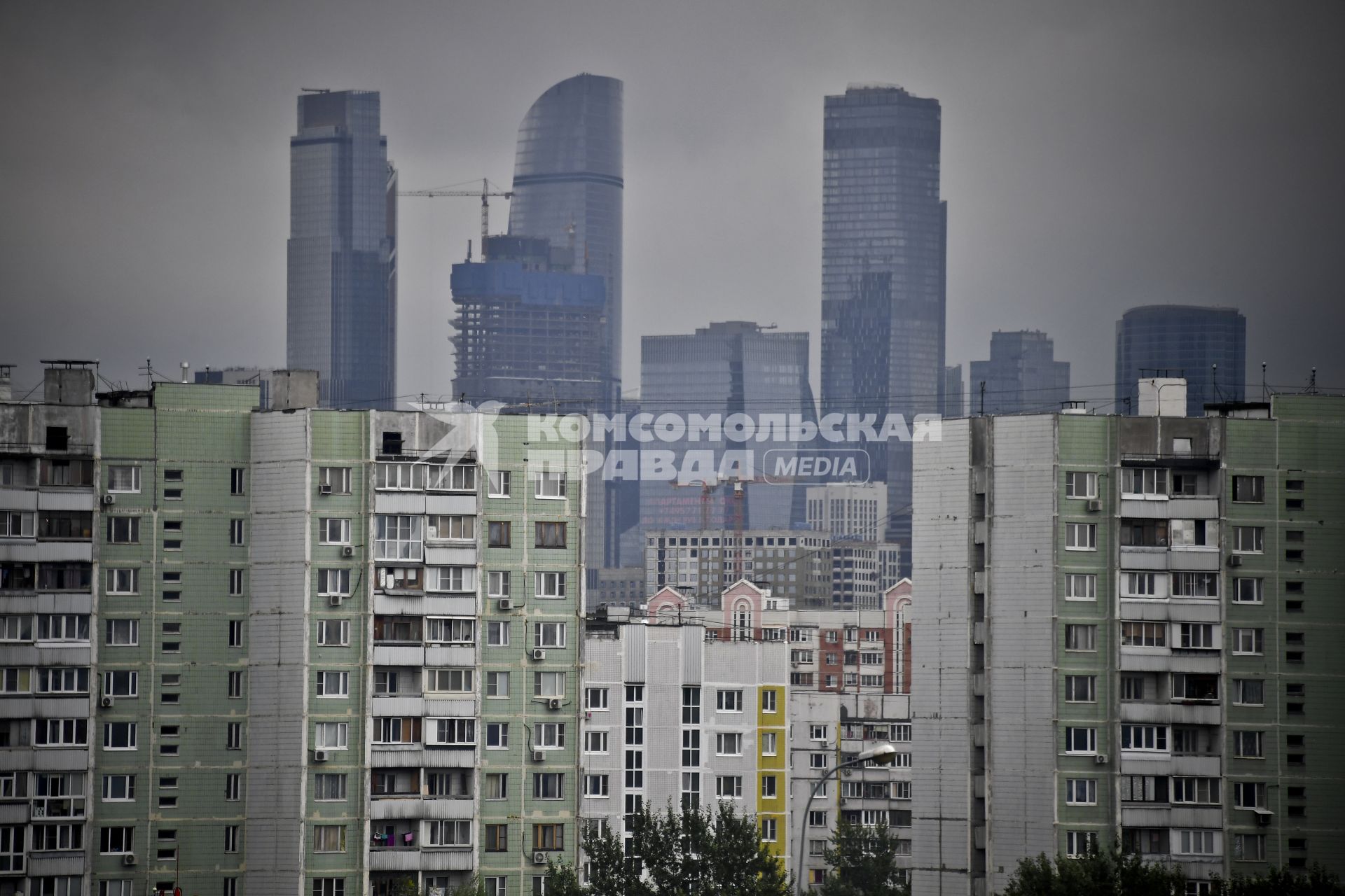 Москва. Район Хорошево-Мневники. Вид на Москва-Сити.