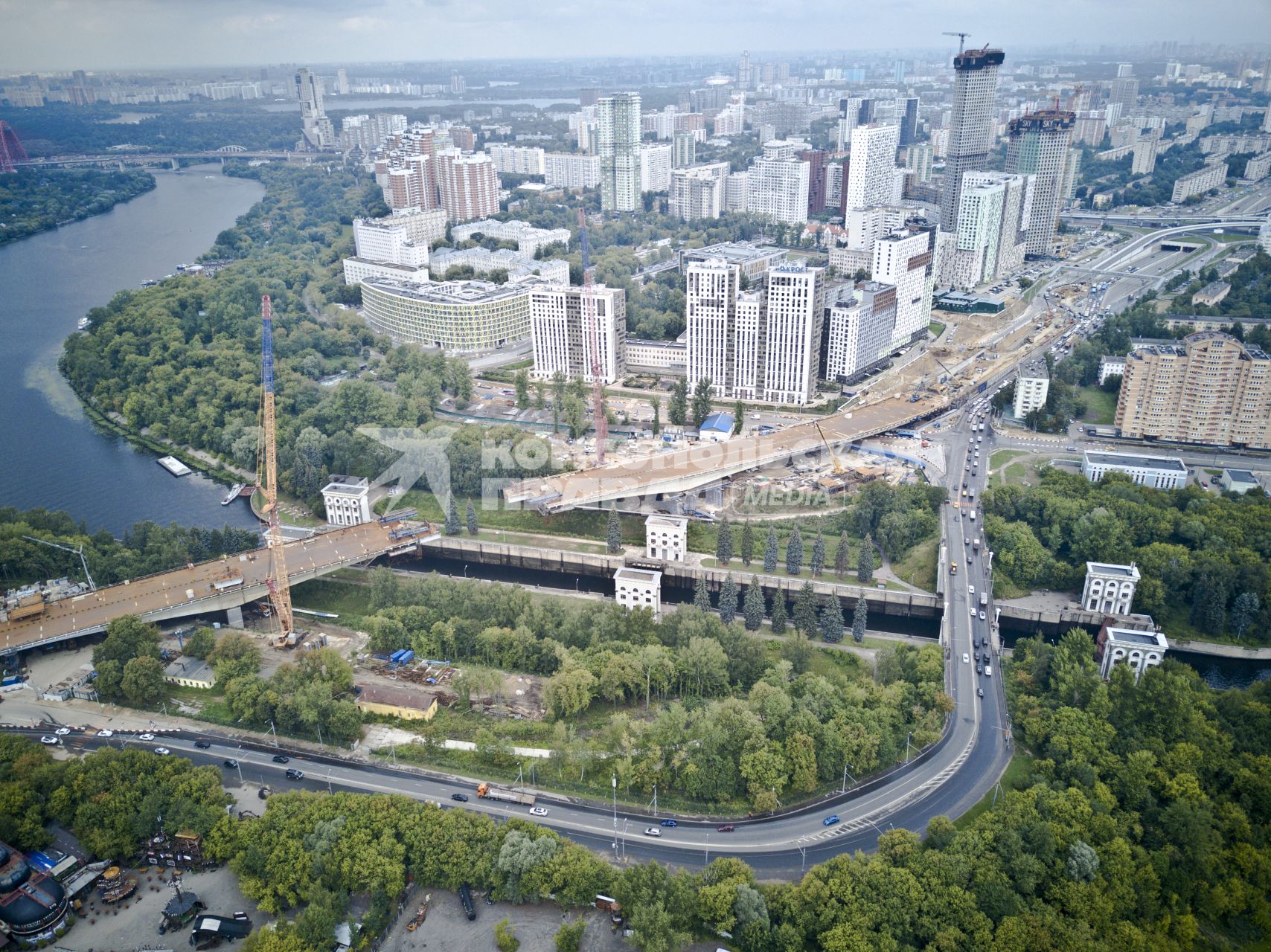 Москва. Строительство Карамышевского моста в районе Хорошево-Мневники.