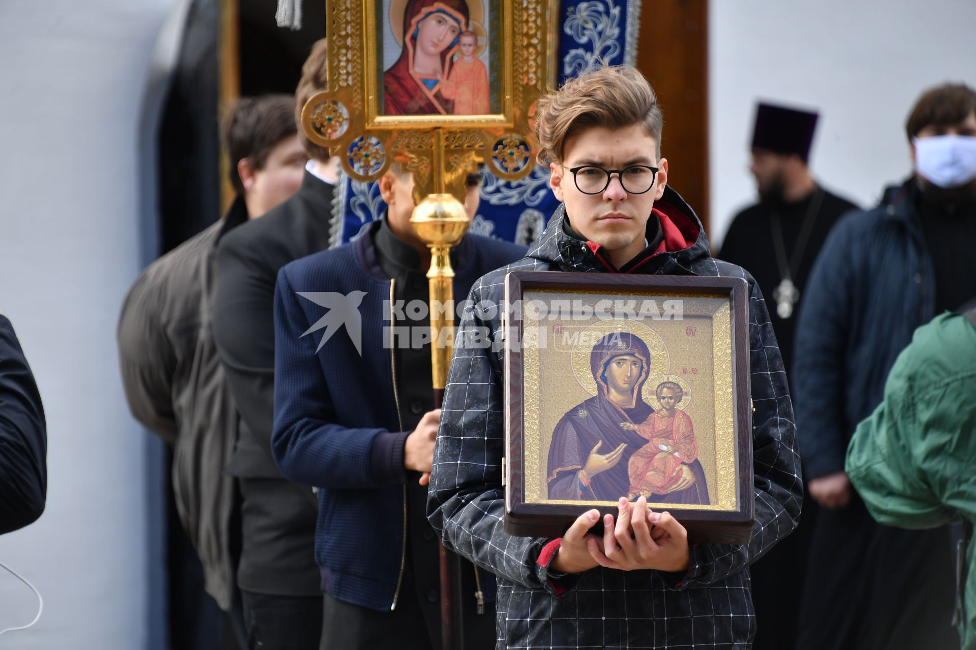 Тульская область.  Молебен в честь 640 -й годовщины Куликовской битвы  в храме Сергия Радонежского  на поле Куликовом.