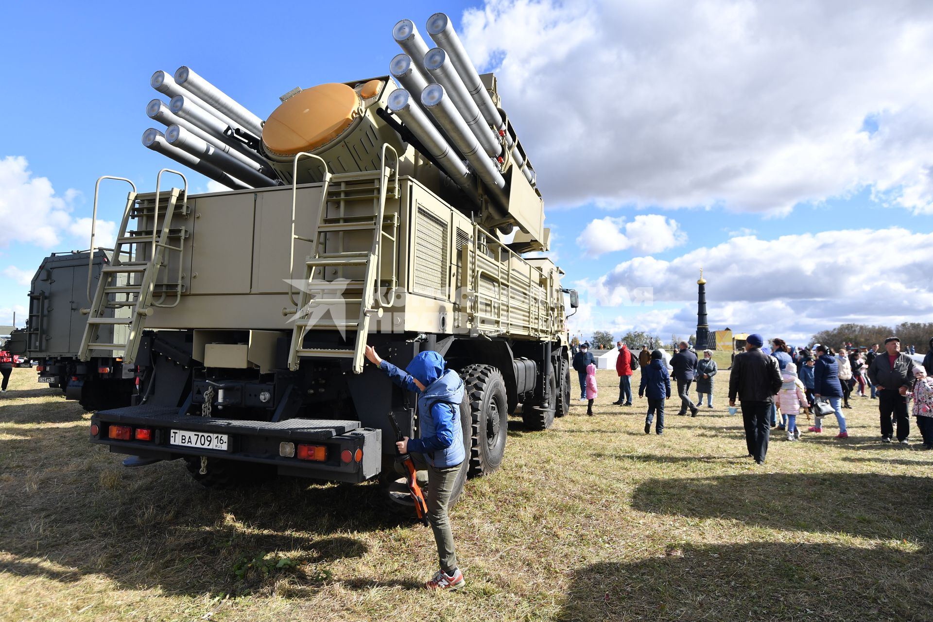 Тульская область.   Выставка  военной техники на праздничных мероприятиях, посвященных 640 годовщине Куликовской битвы.