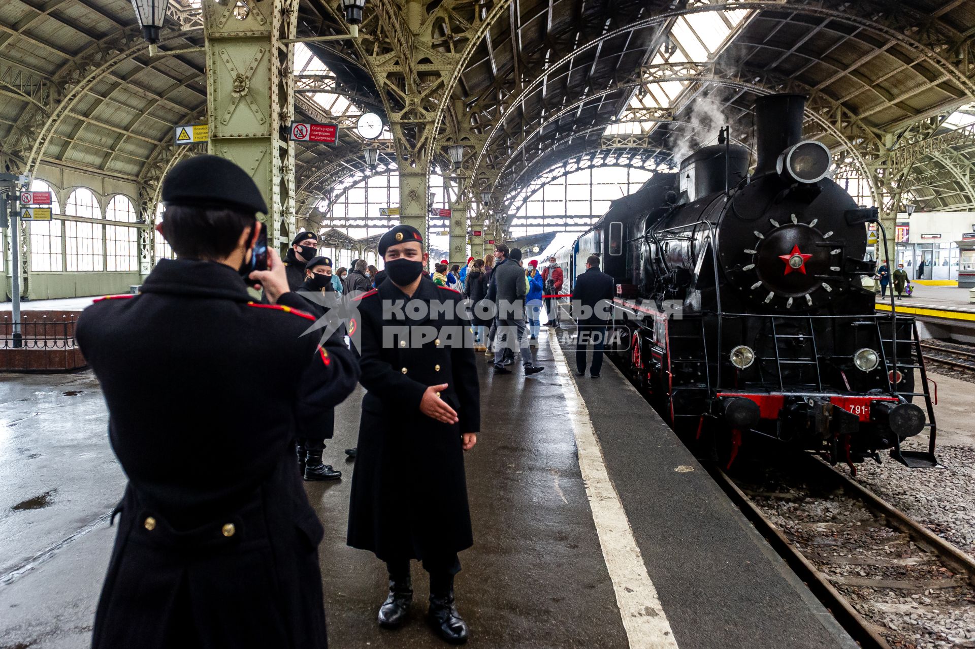 Санкт-Петербург. Передвижной музей `Поезд Победы`, посвященный 75-летию Победы в Великой Отечественной войне, на Витебском вокзале.