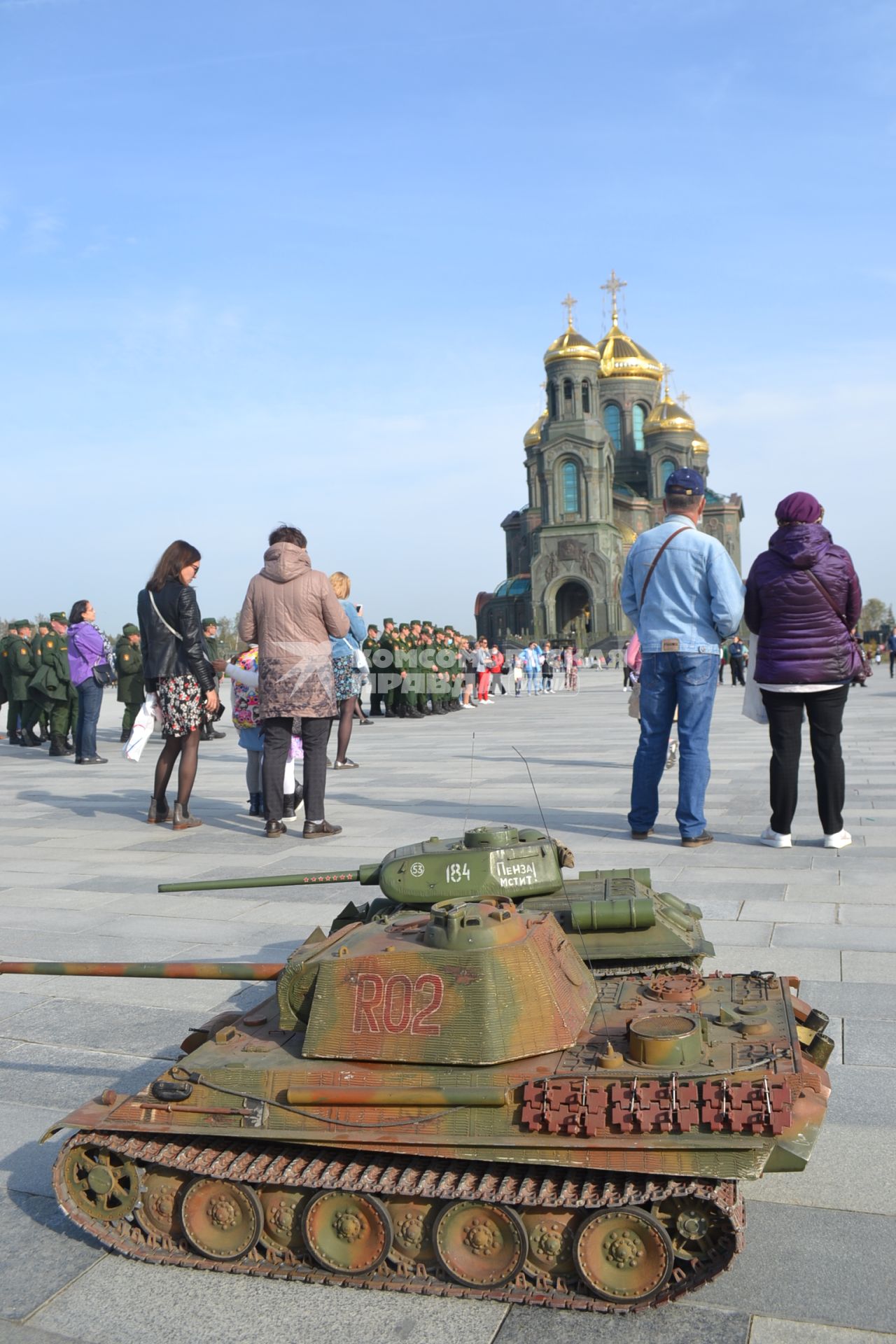 Московская область, Кубинка.  Экспонаты мультимедийного музейного комплекса `Дорога памяти` на территории Главного храма Вооруженных сил РФ в парке `Патриот`.