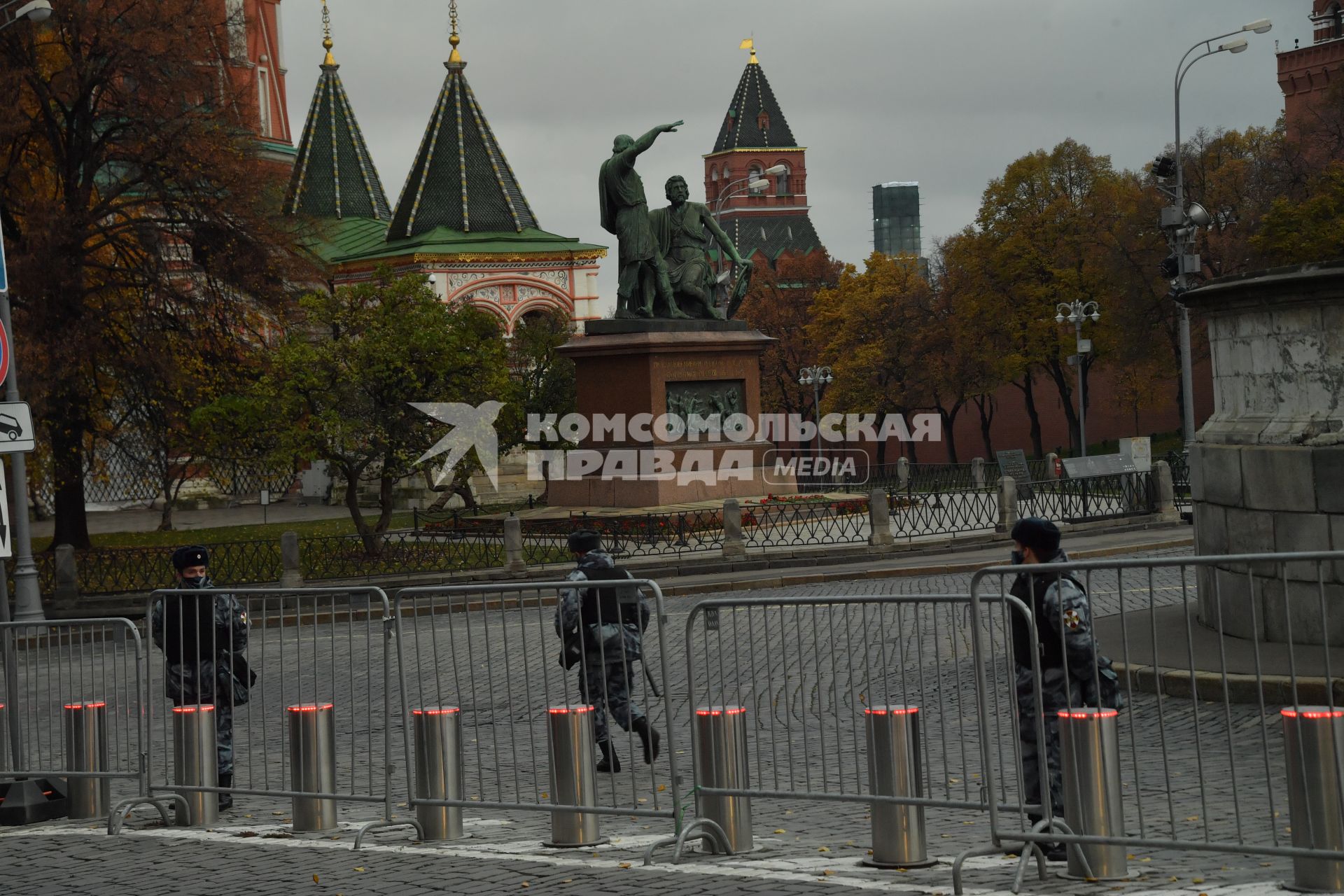 Москва.  Ограждения на Красной площади.