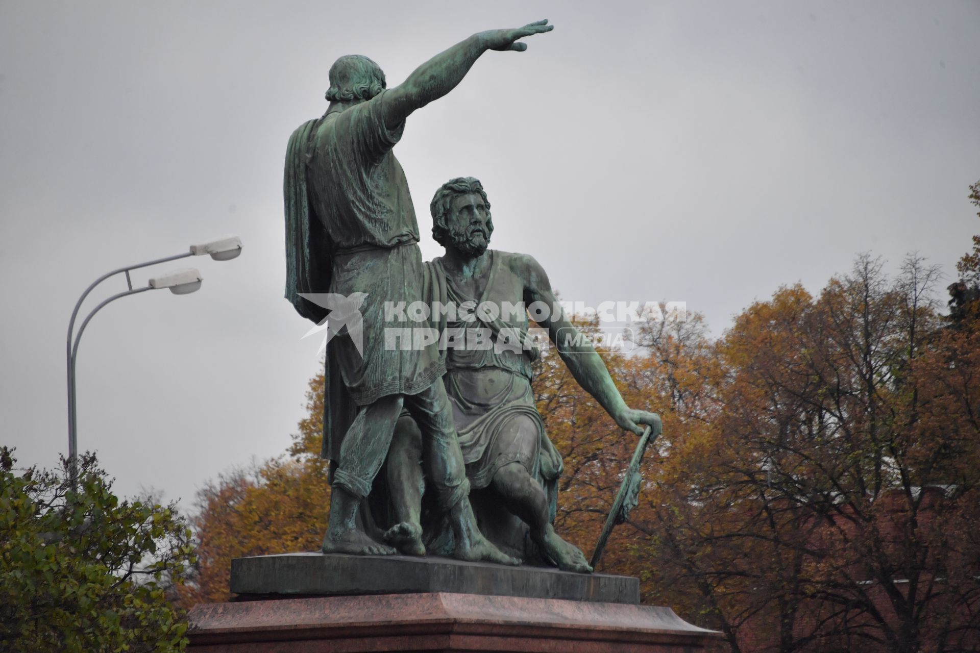 Москва. Памятник Кузьме Минину и Дмитрию Пожарскому на Красной площади.