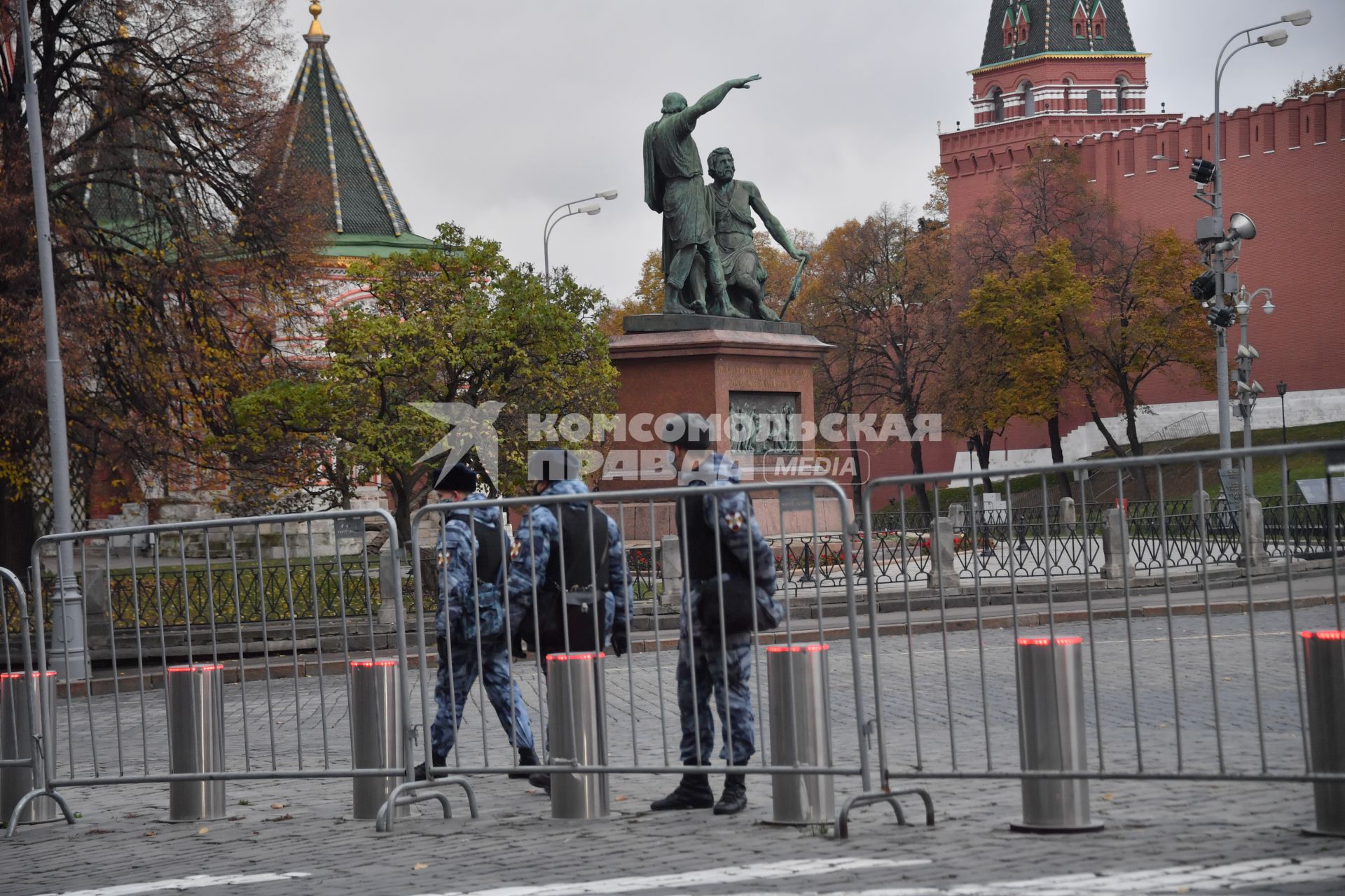 Москва.  Ограждения на Красной площади.