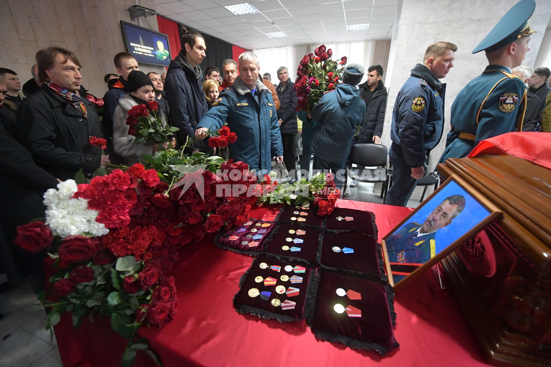 Москва. Церемония прощания с легендарным пожарным, заместителем председателя центрального совета Всероссийского добровольного пожарного общества, генералом внутренней службы Виктором Климкиным.