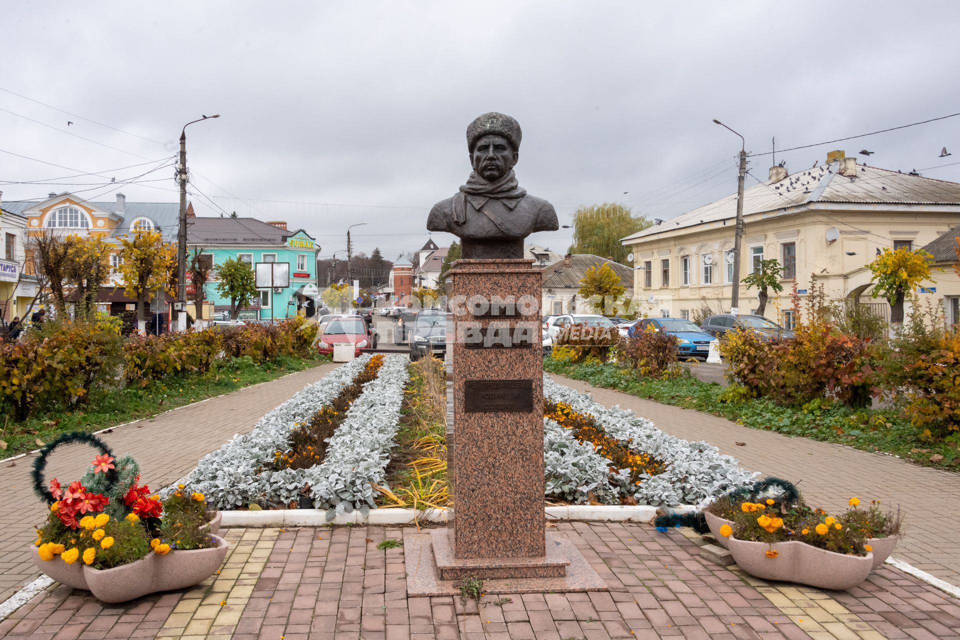 г.Таруса. Памятник генералу М.Г.Ефремову.