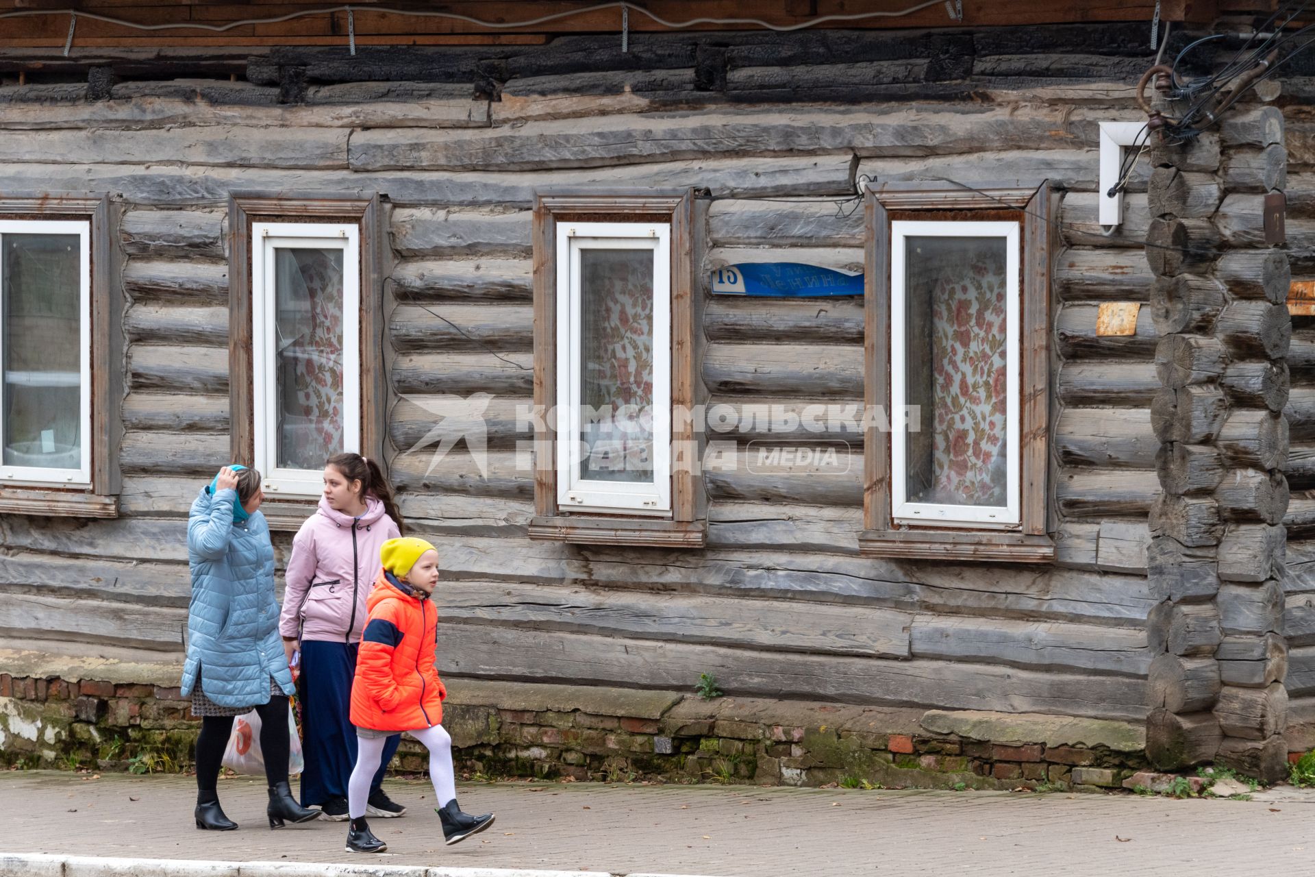 г.Таруса. Старый указатель на доме. 20 октября депутаты Городской Думы приняли решение о возвращении названий улиц исторической части города, существовавших до событий 1918 года.