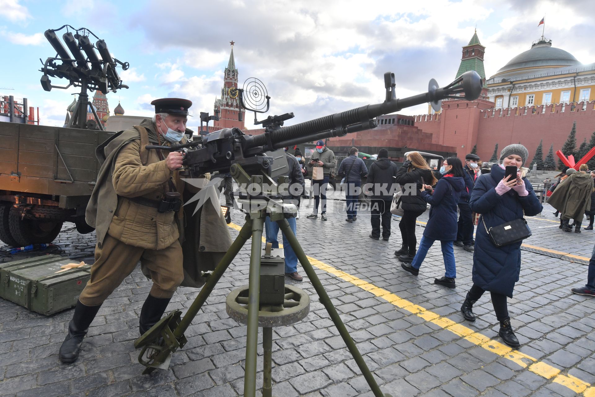 Москва.  Участник инсталляции на Красной площади в честь годовщины военного парада 1941 года.