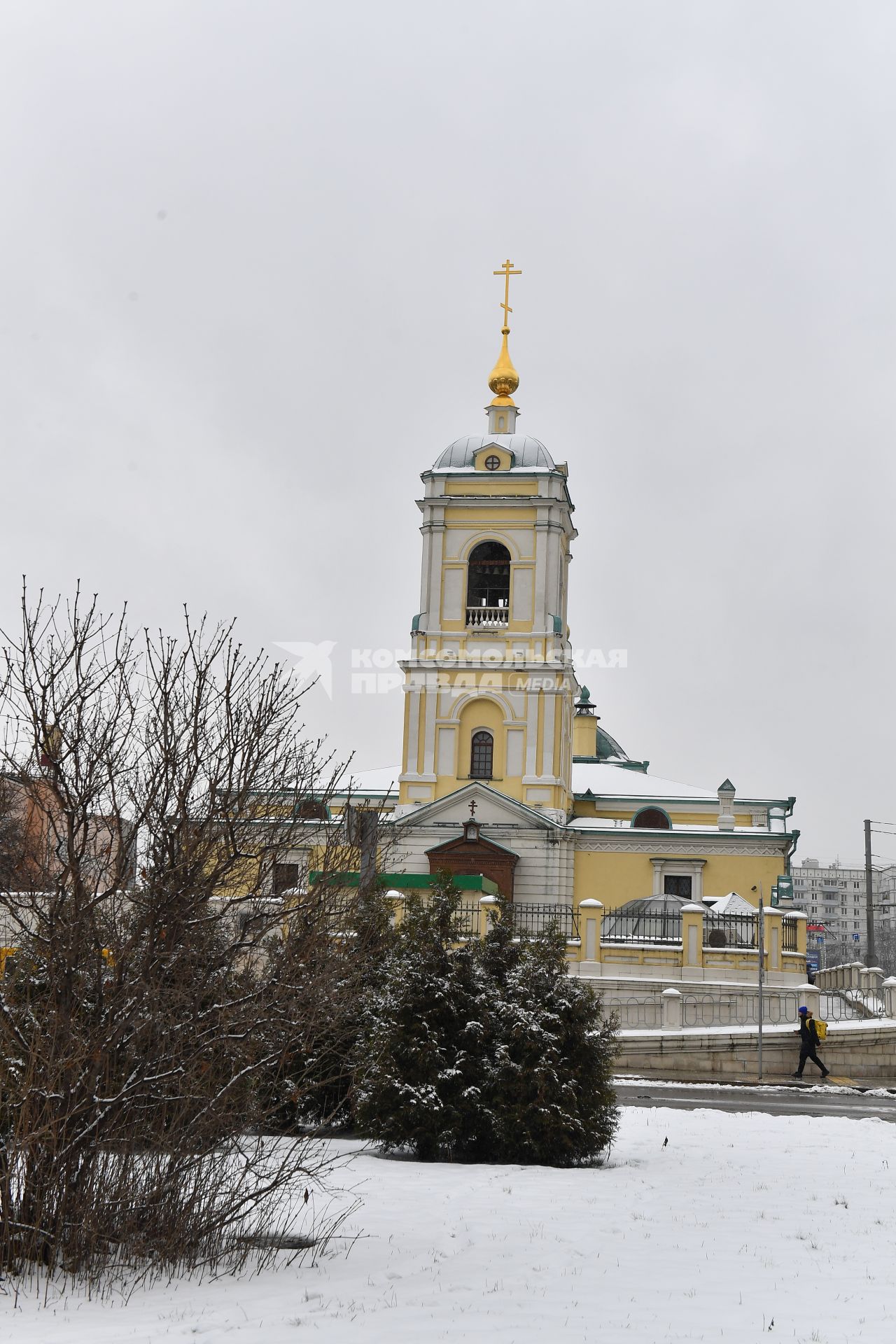 Москва. Вид на церковь Преображения Господня на Преображенской площади восстановленной в 2015 году.