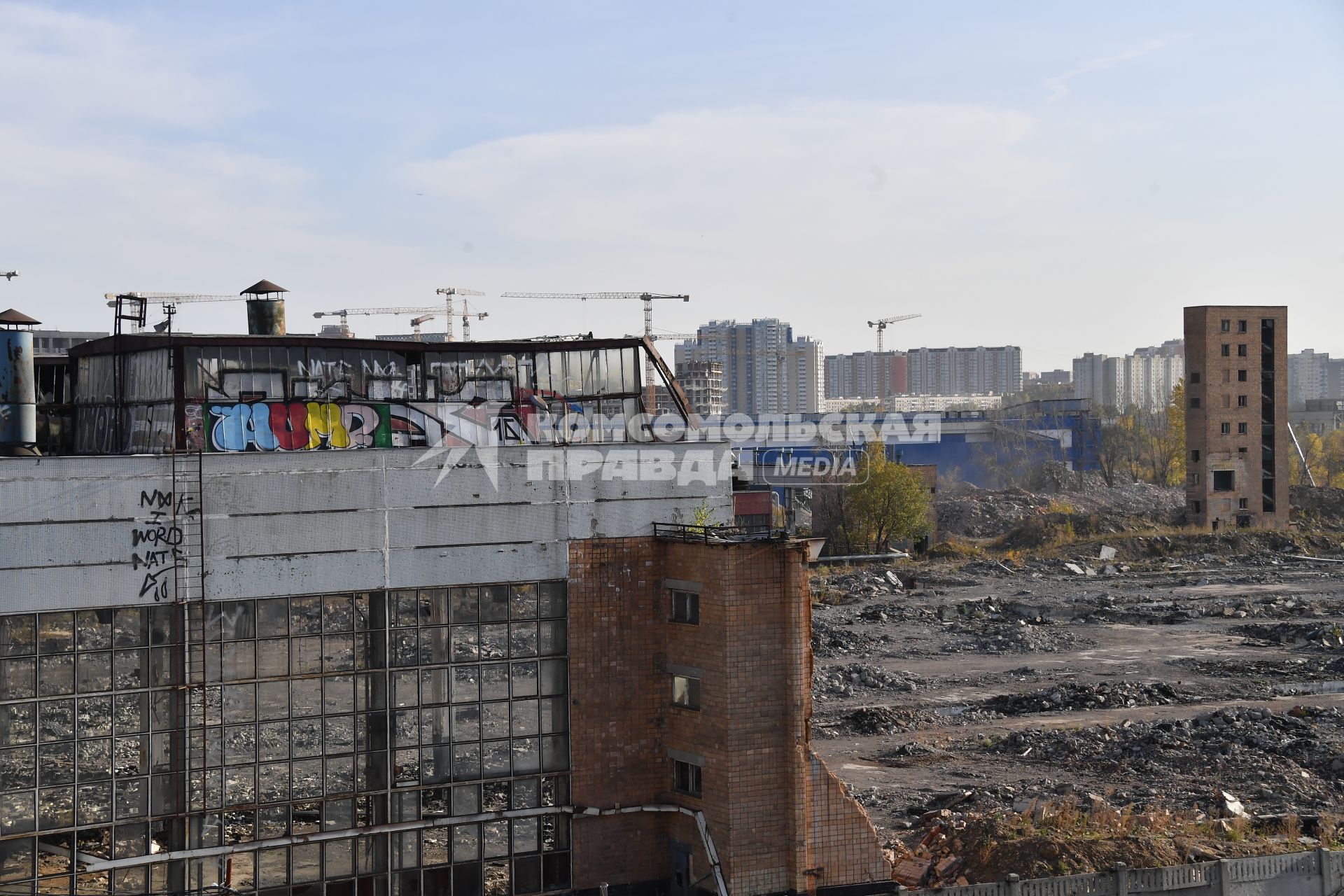 Москва. Вид на территорию бывшего завода имени Лихачева (ЗИЛ).