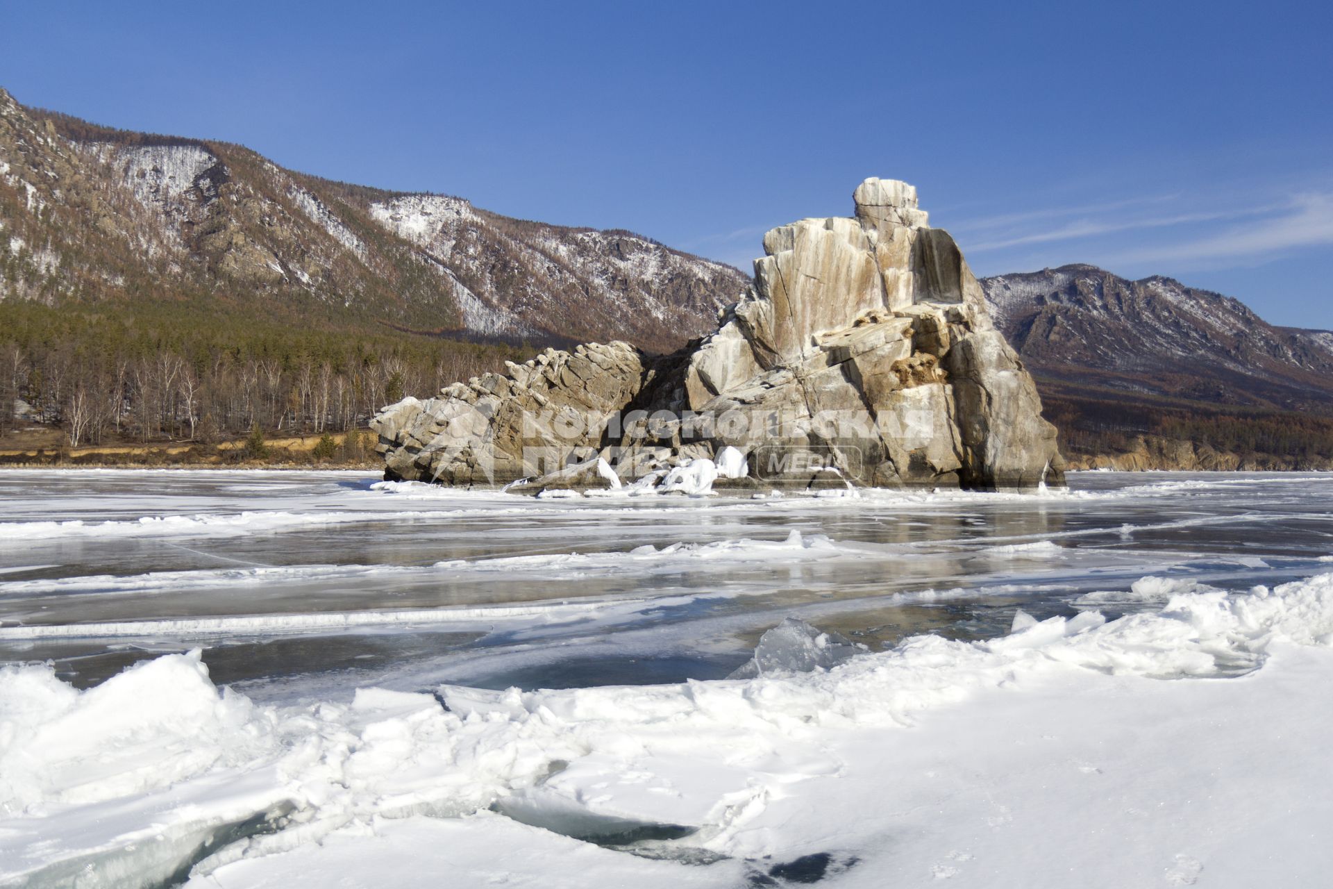 Бурятия, Байкал. Лед на озере.