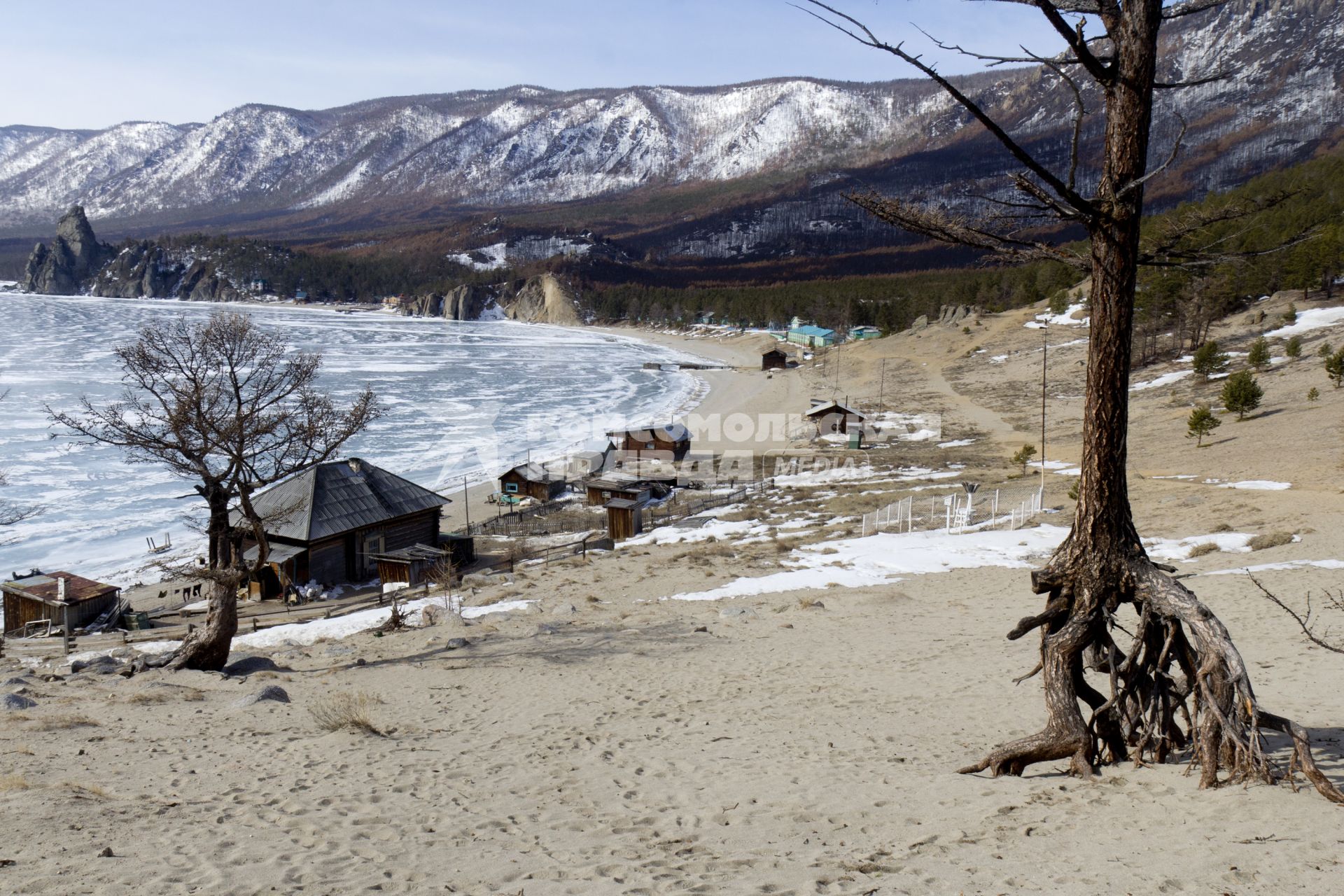 Бурятия, Байкал. На берегу озера.