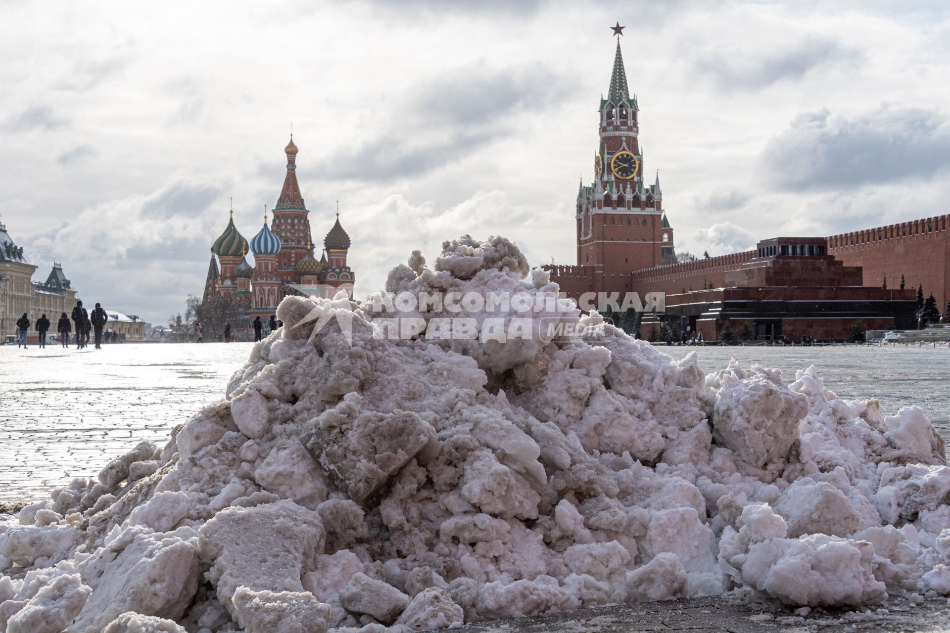Москва. Снег на Красной площади.