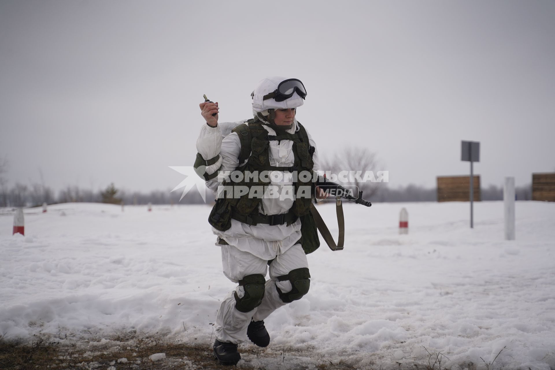 Самарская область. Военнослужащая бригады специального назначения ЦВО во время занятий по боевой подготовке.