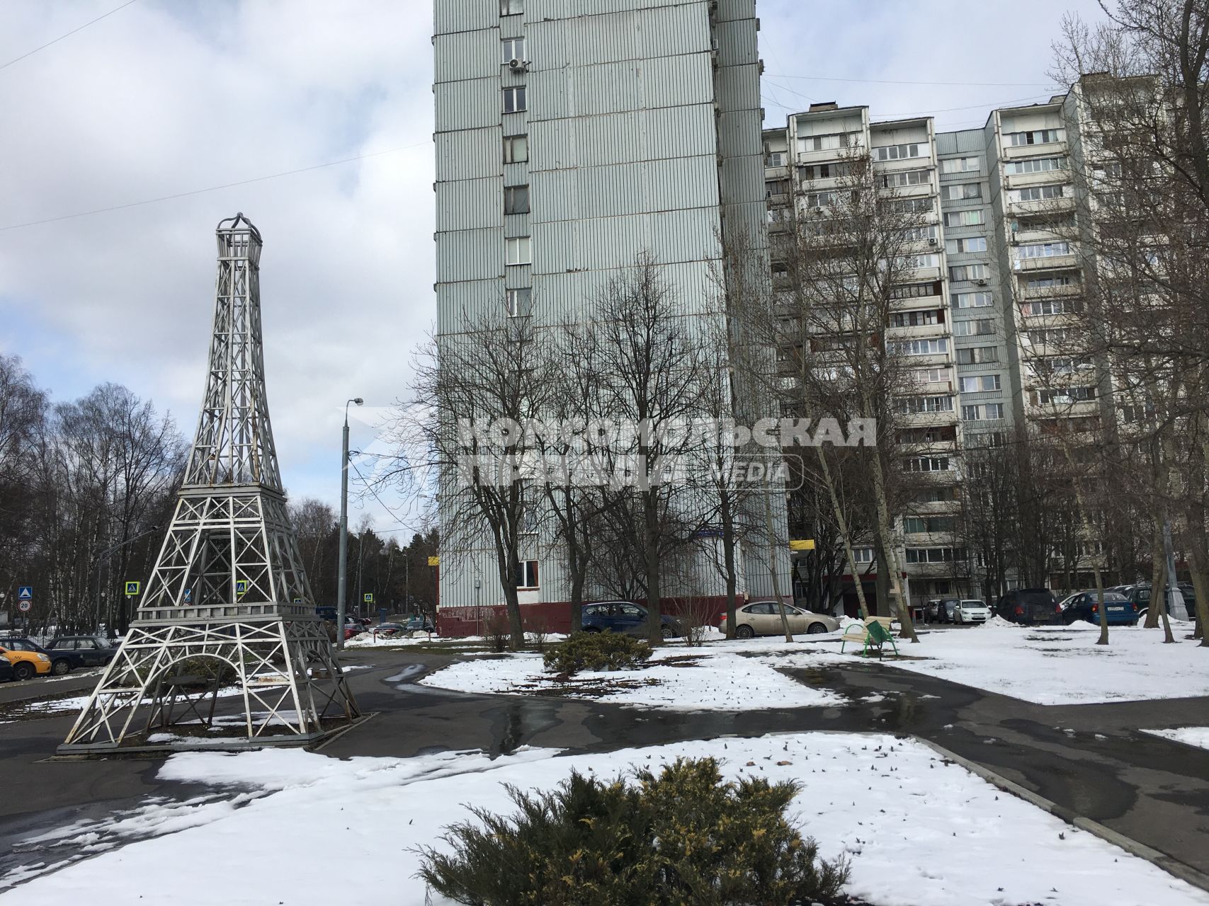 Москва. Миниатюра Эйфелевой башни на территории парка Гольяново.