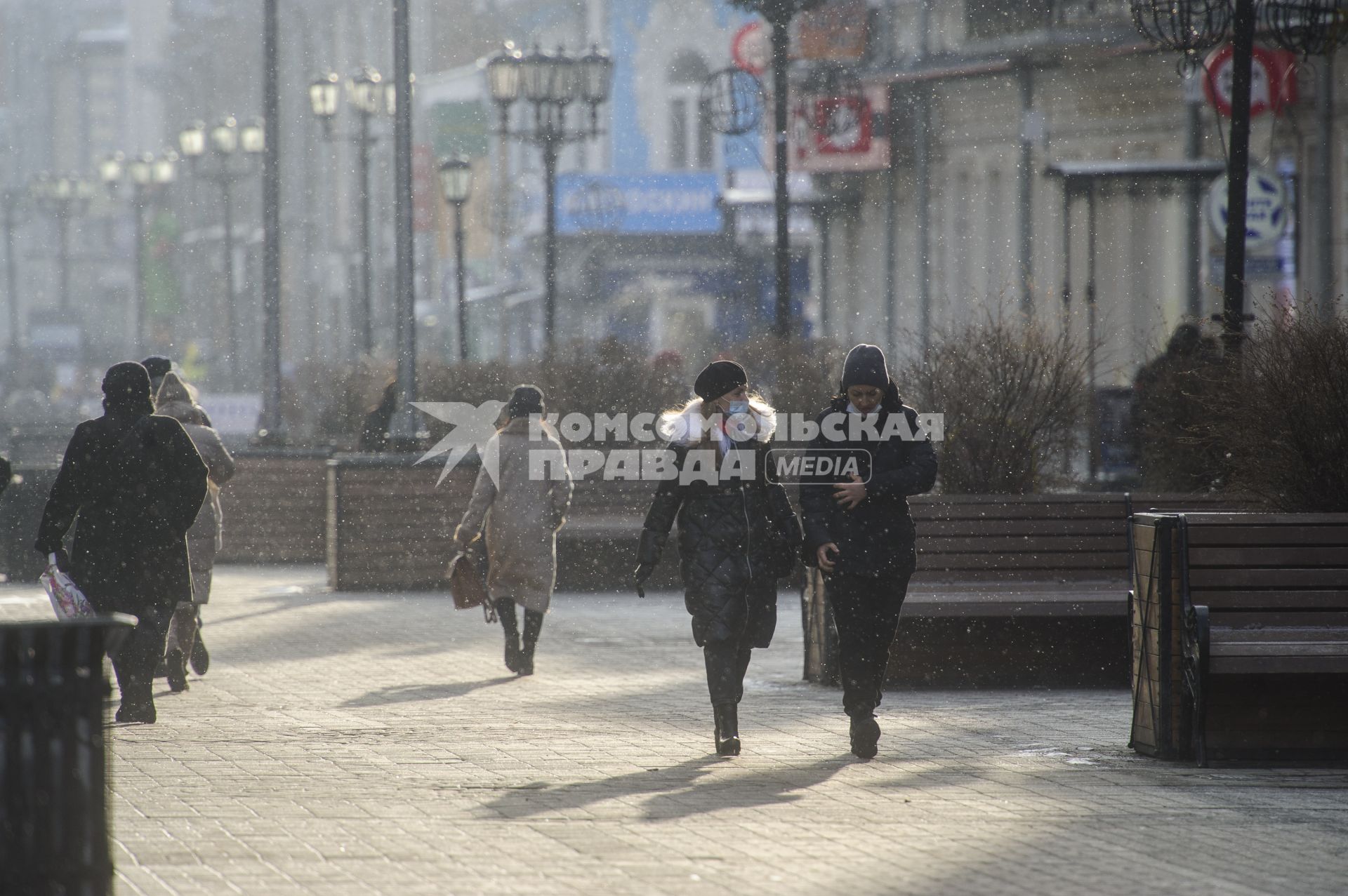 Екатеринбург. Горожане в защитных масках во время эпидемии новой коронавирусной инфекции COVID-19