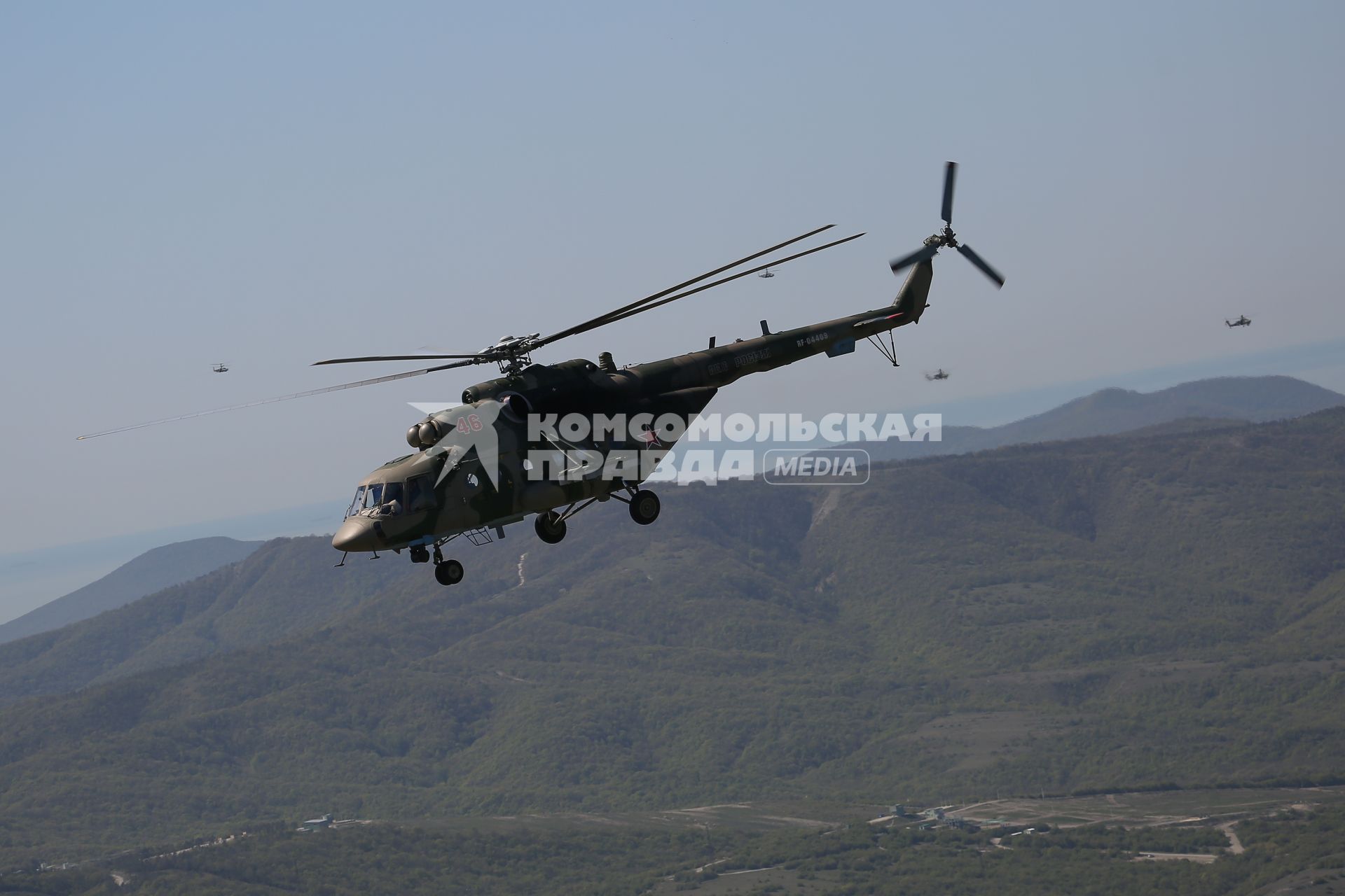 Новороссийск. Военно-транспортный вертолёт Ми-8АМТШ/Ми-171Ш во время репетиции парада военной авиации, в честь 75-ой годовщины Победы в Великой Отечественной войне.