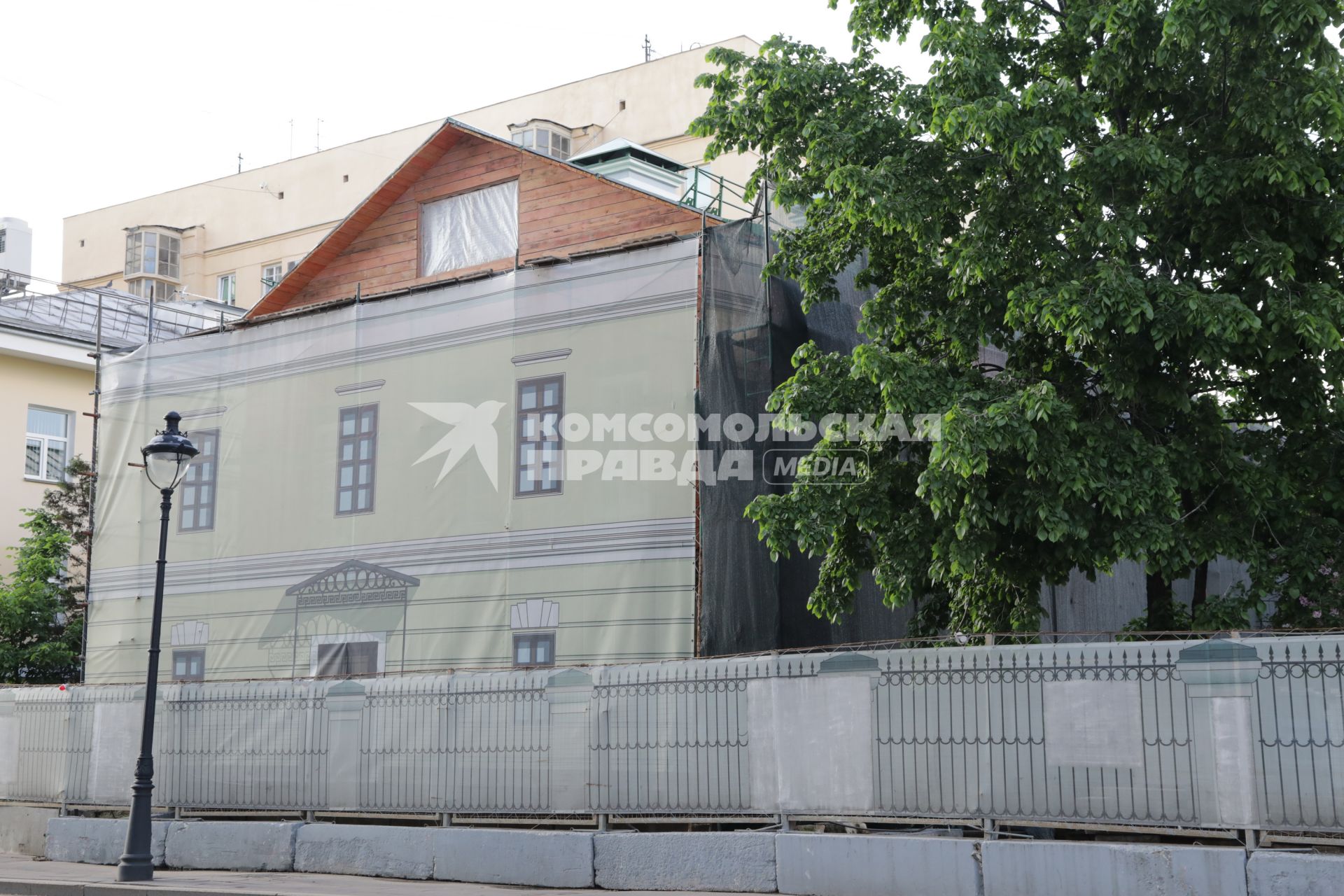 Городская усадьба ДОМ БОБРИНСКИХ, расположенная по адресу ул. Малая Никитская, д. 12. Усадьба находится на этапе реконструкции и в будущем станет московским филиалом Президентского центра Б.Н. Ельцина. 2020. На снимке: