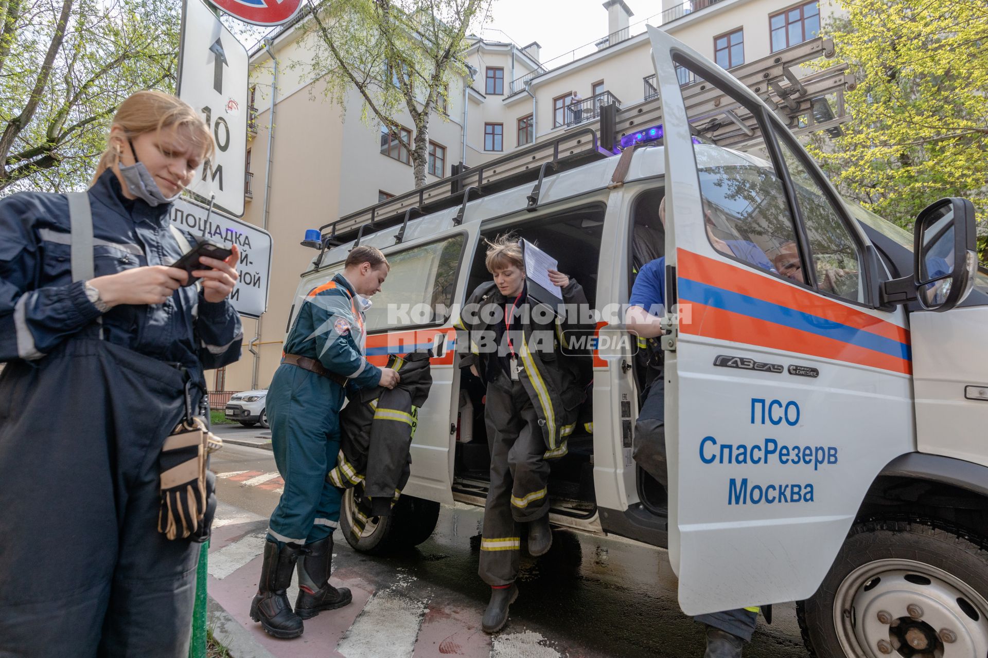 Москва. Сотрудники отряда `СпасРезерва`  прибыли на вызов.