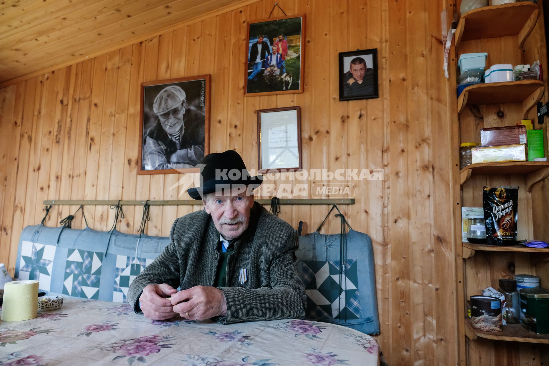 Ленинградская область. д.Керро. Актер Иван Краско на своей даче.