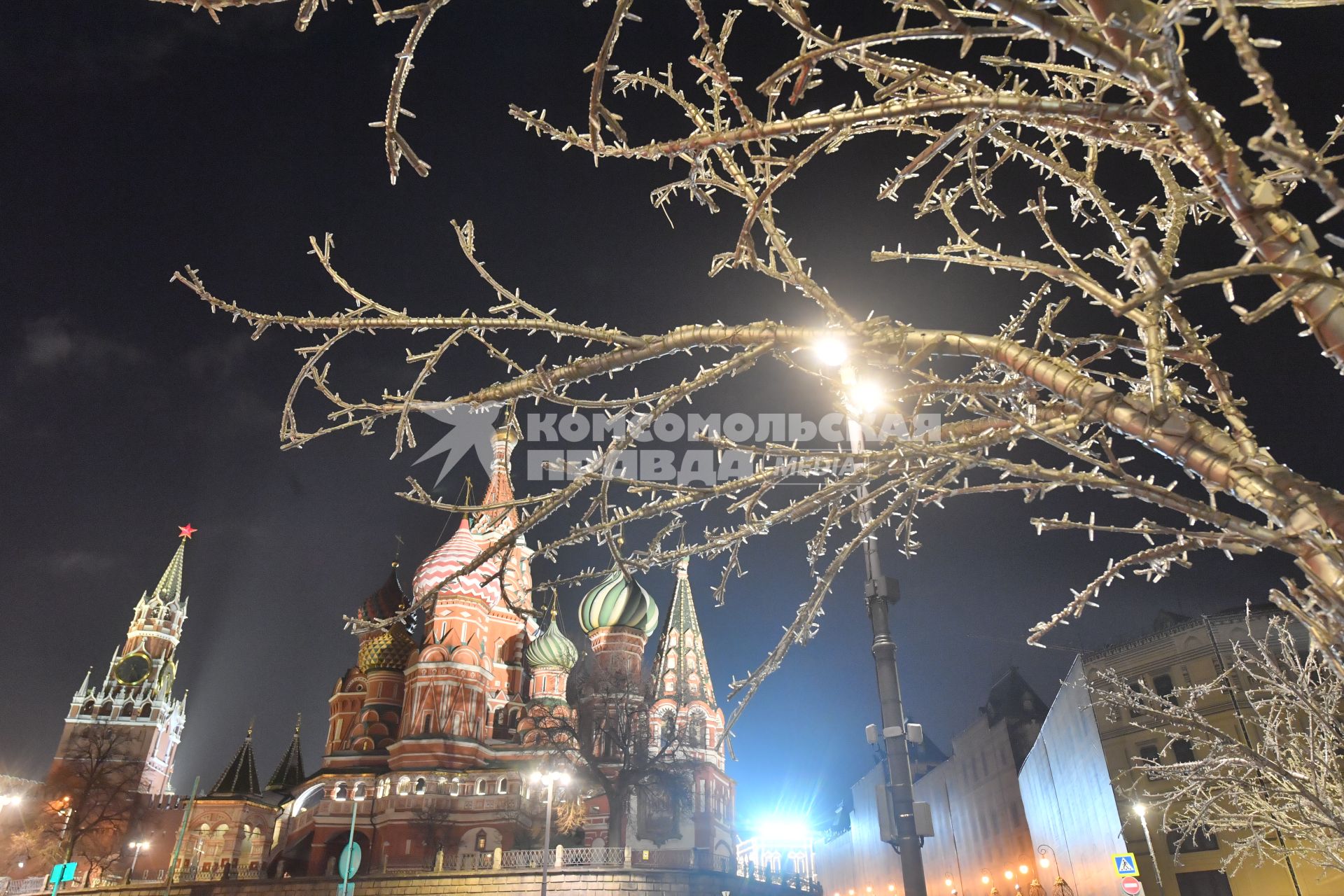 Москва.  Новогоднее  украшение  Красной площади.