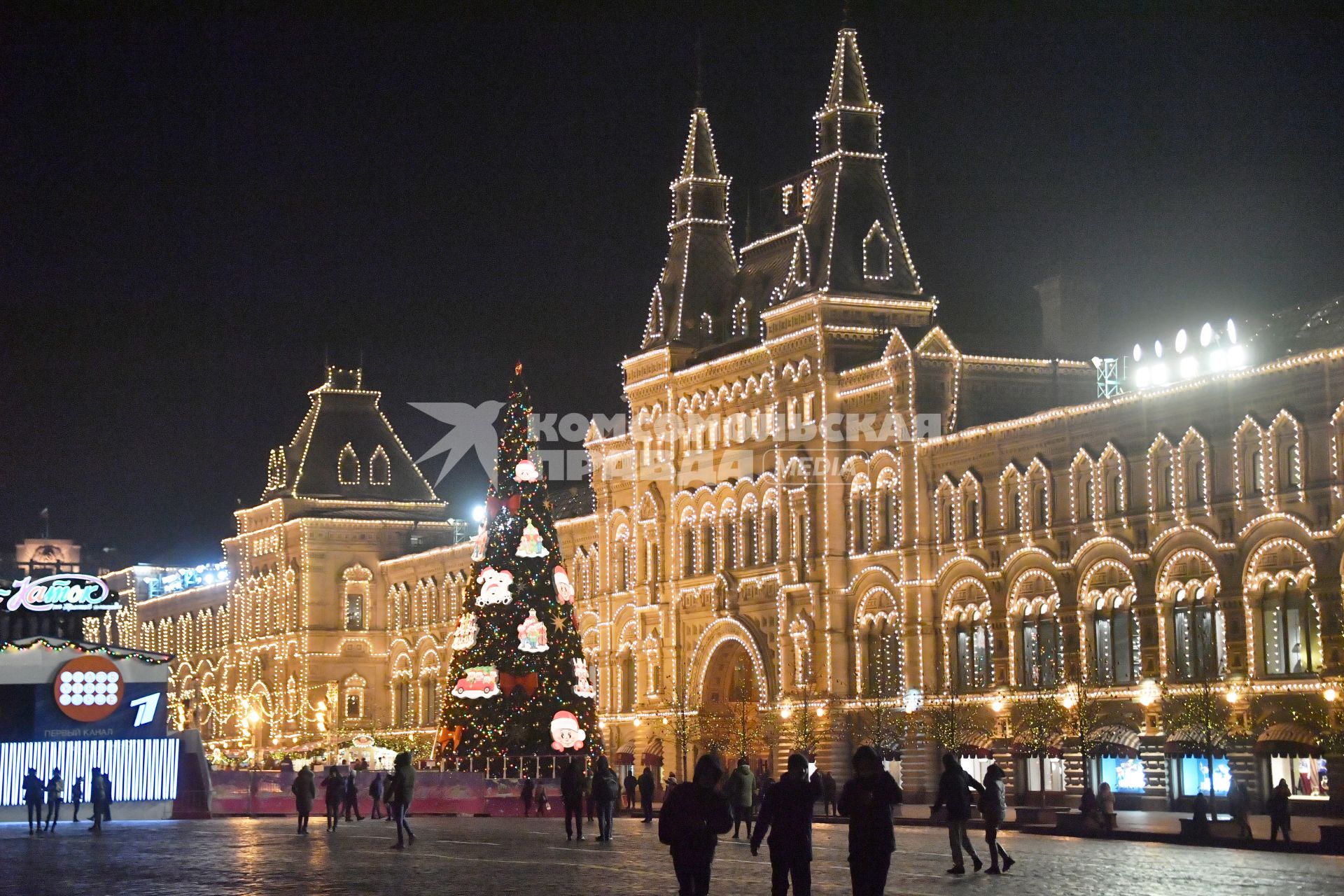 Москва.   Новогоднее  украшение  Красной площади.