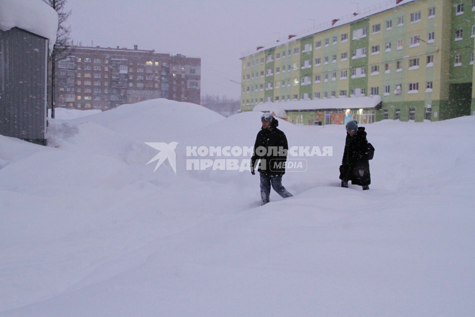 Норильск. После снегопада на одной из улиц города.