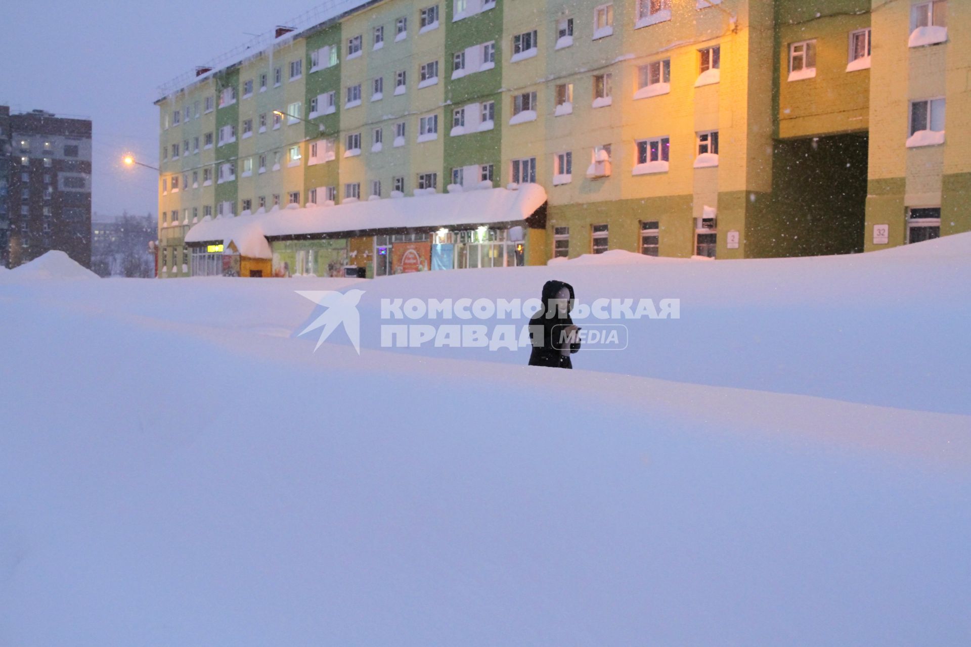 Норильск. Во время снегопада на одной из улиц города.