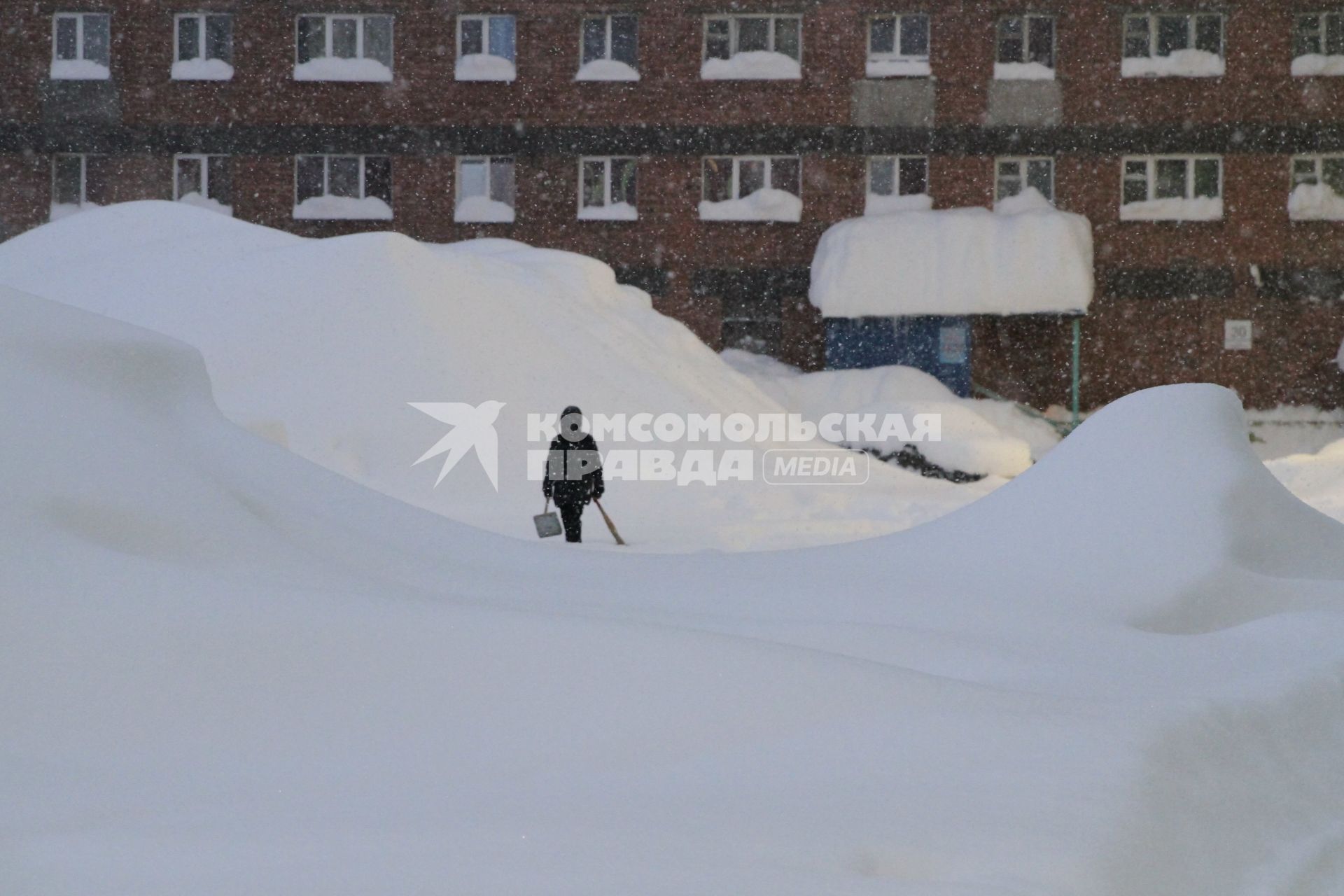 Норильск. Во время снегопада на одной из улиц города.