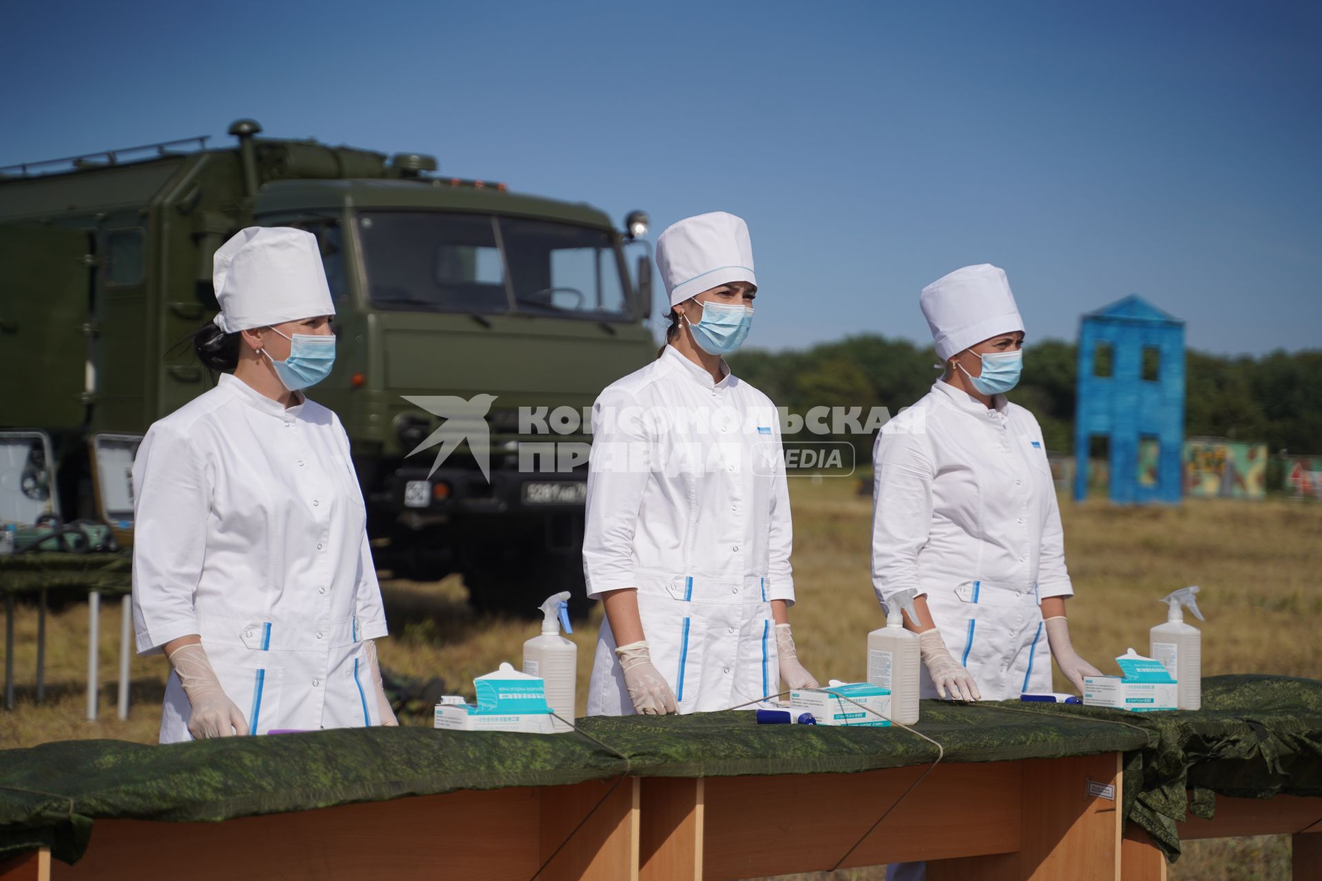 Самарская область. Медицинские сотрудники на международном военно-техническом форуме `Армия-2020` на полигоне в Рощинском.