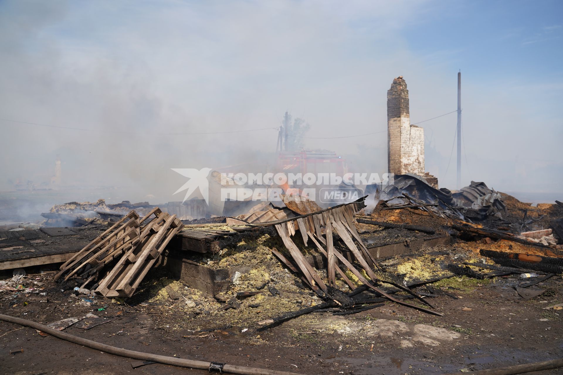Самарская область, п. Яицкое. Во время тушения  пожара в частных домах.