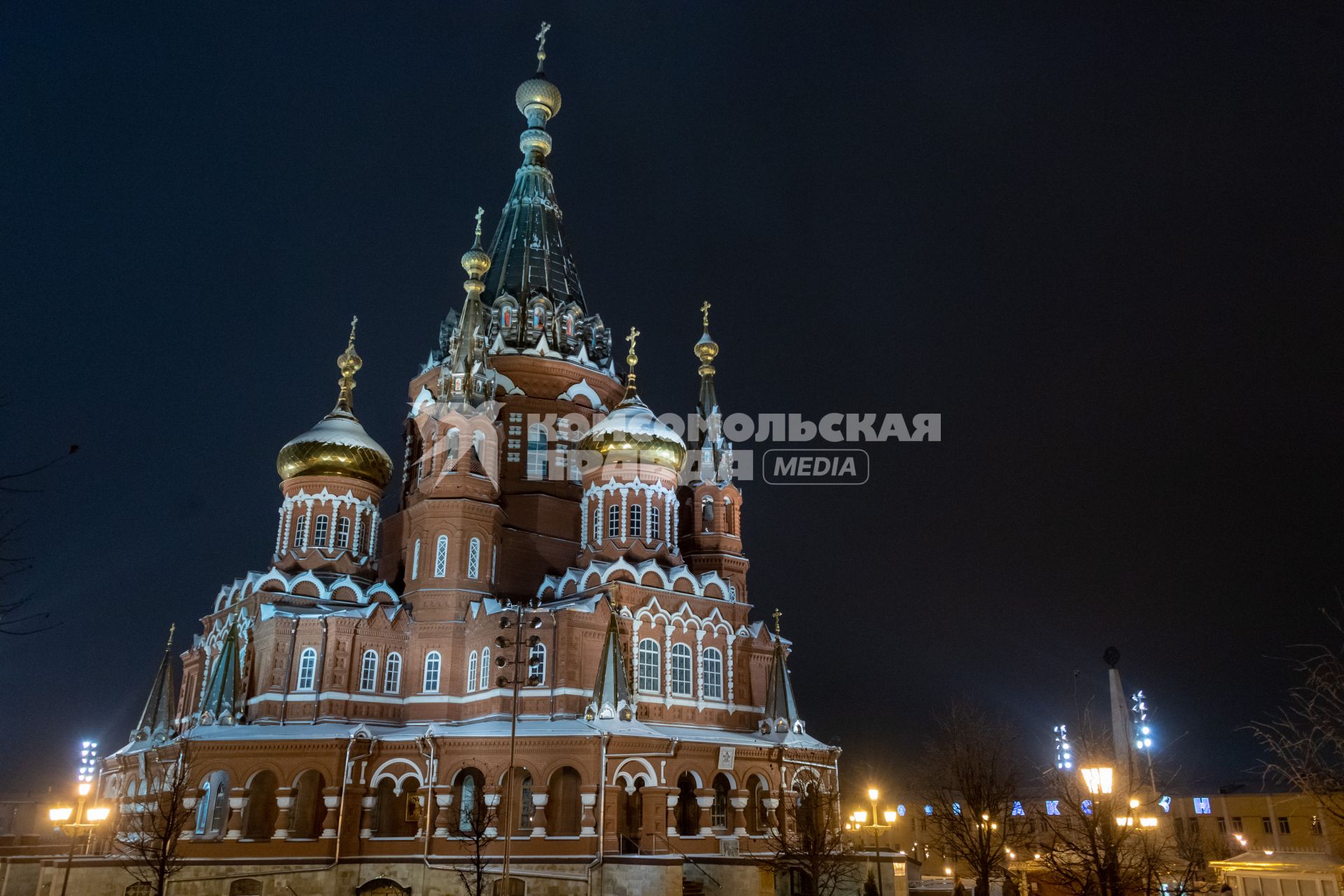 Ижевск.  Вид на восстановленный кафедрального собора Михаила Архангела.