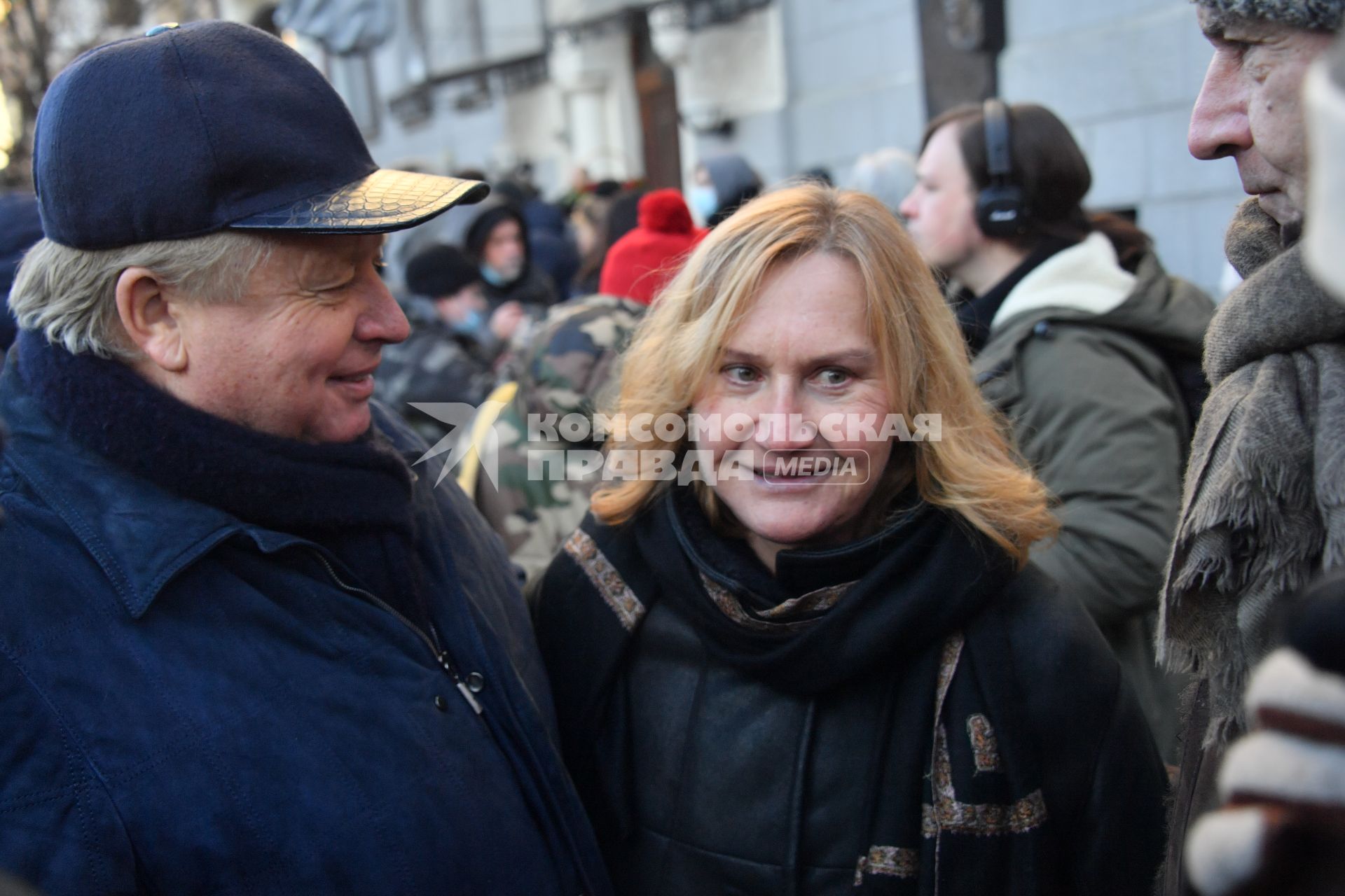 Москва. Вдова Юрия Лужкова Елена Батурина и почетный президент Олимпийского комитета России Леонид Тягачев на церемонии открытия мемориальной доски бывшему мэру Москвы Юрию Лужкову. Доска установлена на доме, где жил Юрий Лужков, расположенном по адресу: улица 3-я Тверская-Ямская, дом 48.